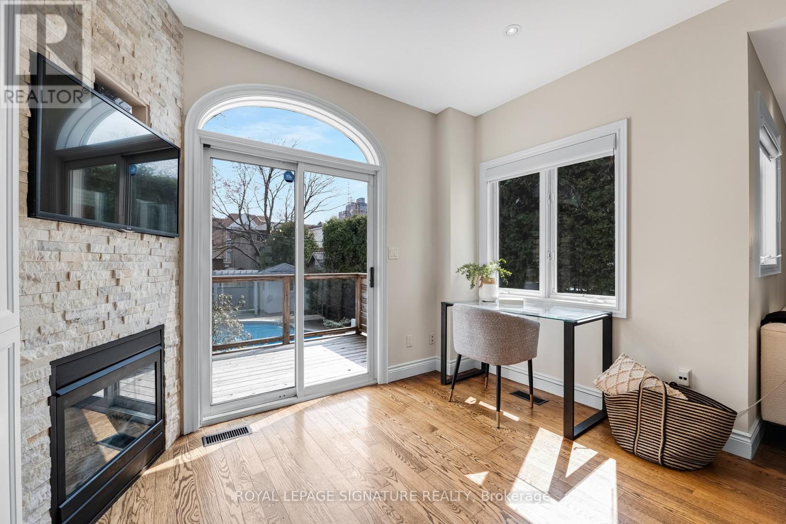 343 Sutherland Drive, Toronto, Ontario  M4G 1J7 - Photo 12 - C13007472