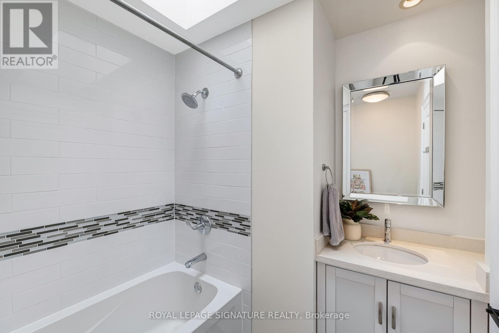 343 Sutherland Drive, Toronto, Ontario  M4G 1J7 - Photo 21 - C13007472