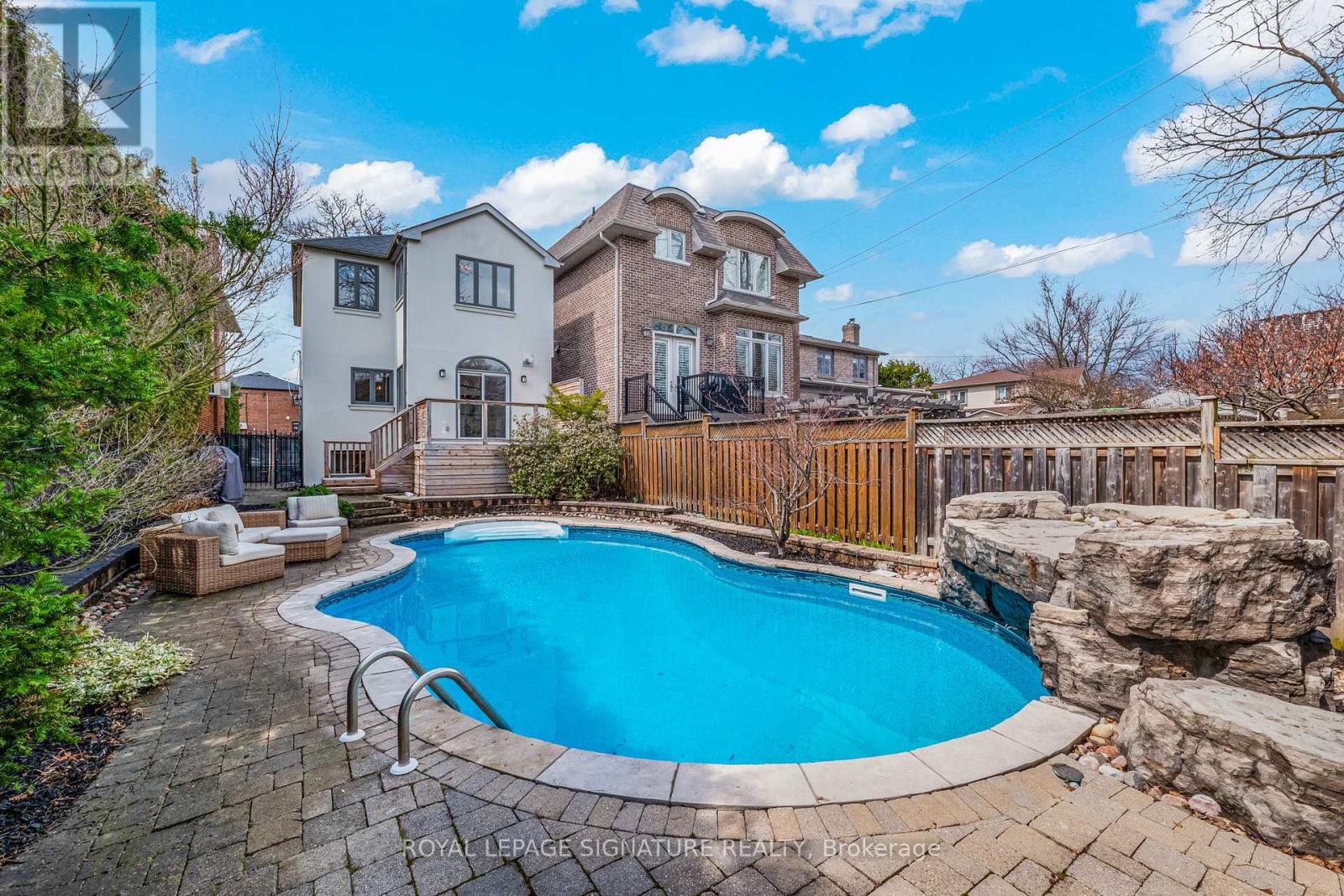 343 Sutherland Drive, Toronto, Ontario  M4G 1J7 - Photo 35 - C13007472