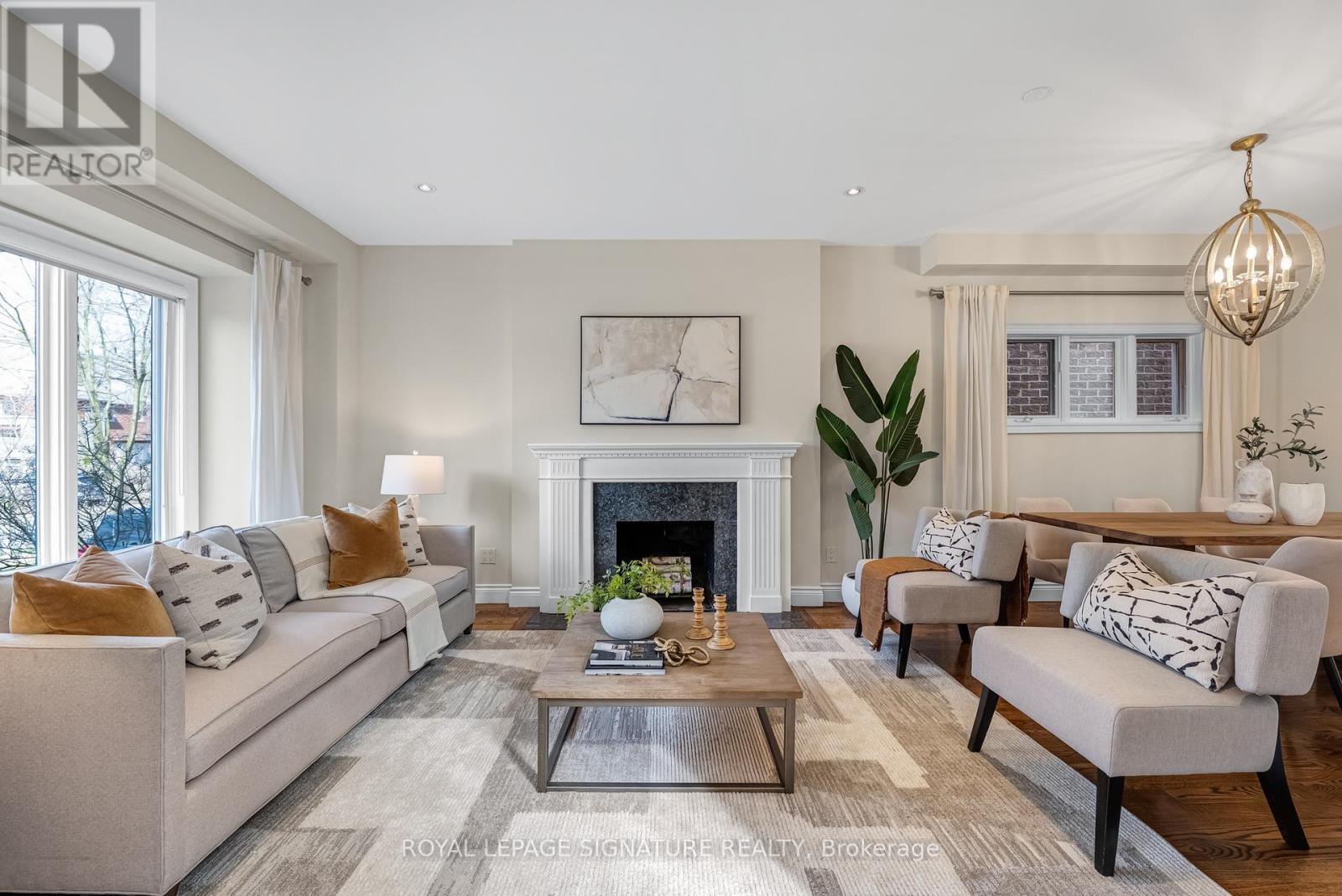 343 Sutherland Drive, Toronto, Ontario  M4G 1J7 - Photo 4 - C13007472