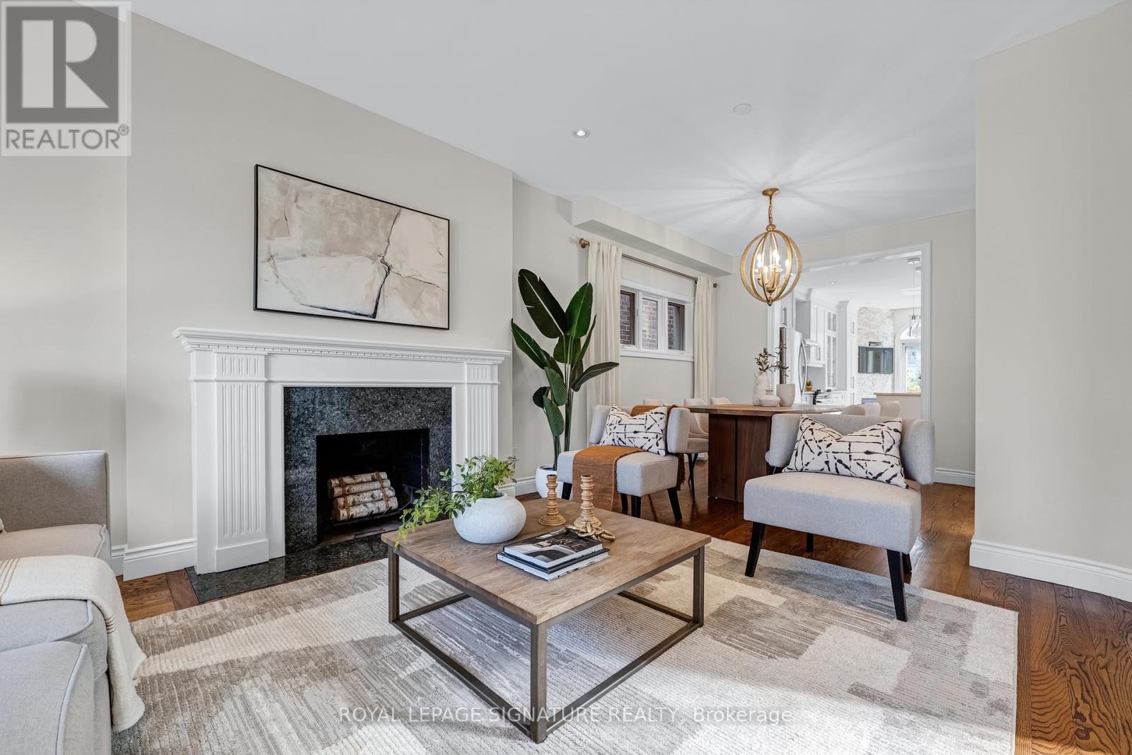 343 Sutherland Drive, Toronto, Ontario  M4G 1J7 - Photo 5 - C13007472