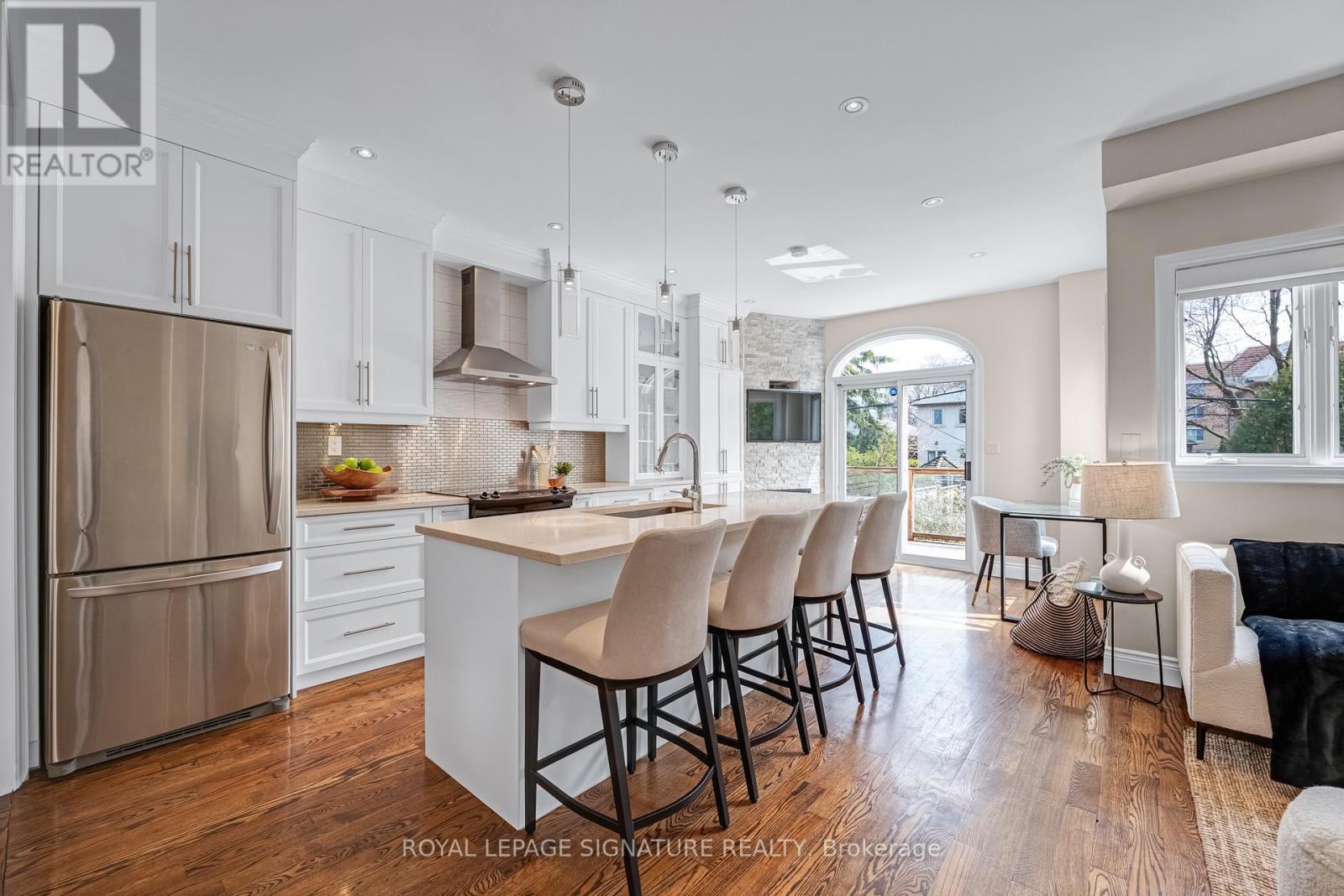 343 Sutherland Drive, Toronto, Ontario  M4G 1J7 - Photo 8 - C13007472