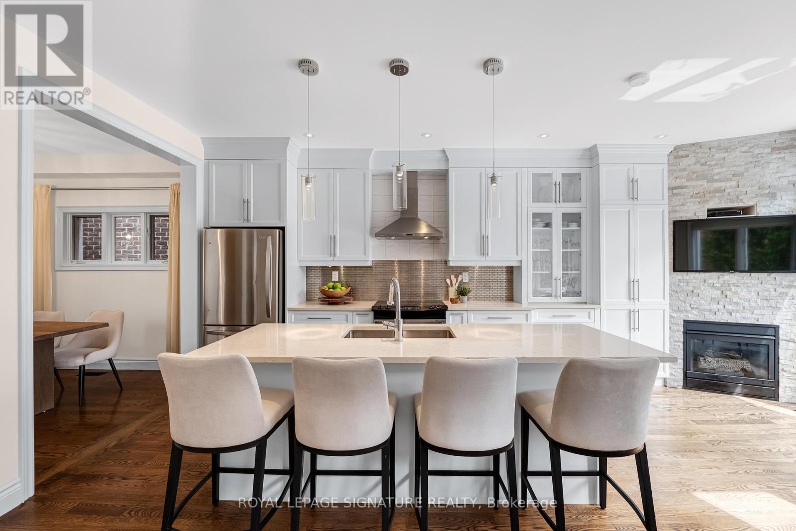 343 Sutherland Drive, Toronto, Ontario  M4G 1J7 - Photo 9 - C13007472