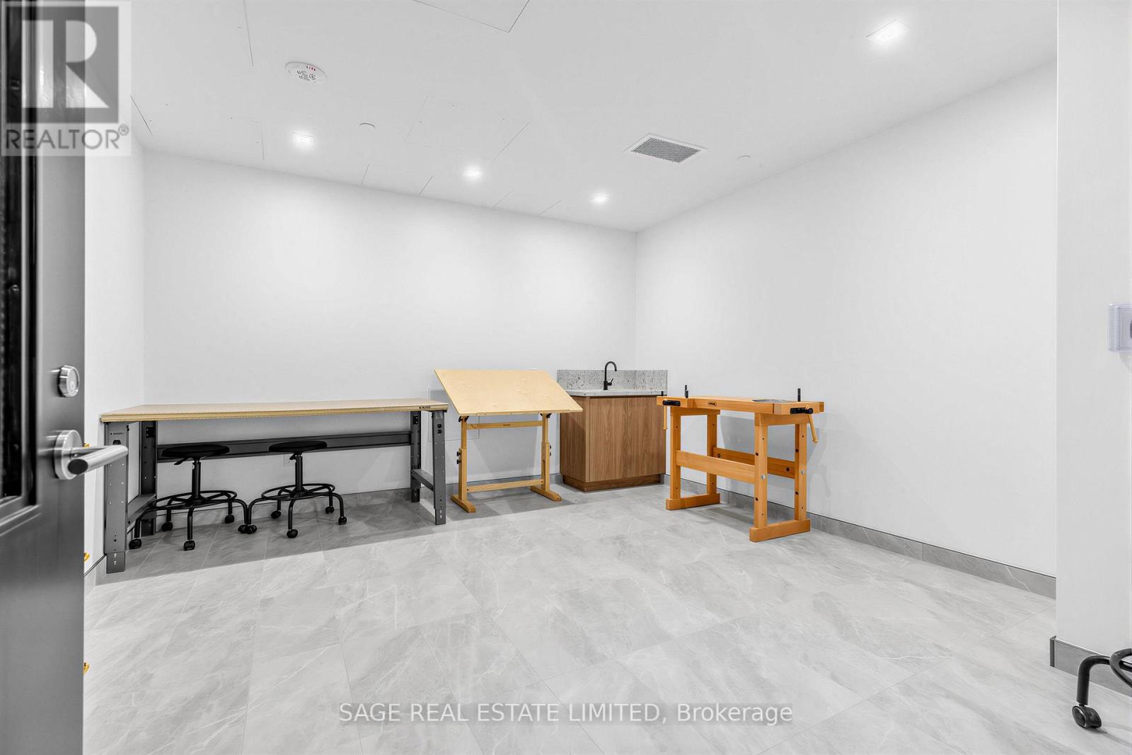 3208 - 1 Quarrington Lane, Toronto, Ontario  M3C 0S4 - Photo 32 - C13007554