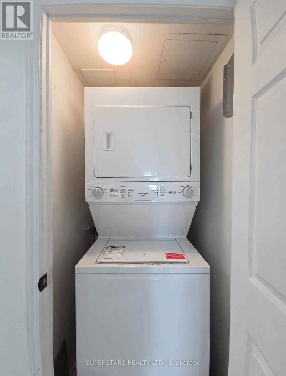 2105 - 909 Bay Street, Toronto, Ontario  M5S 3G2 - Photo 11 - C13007560