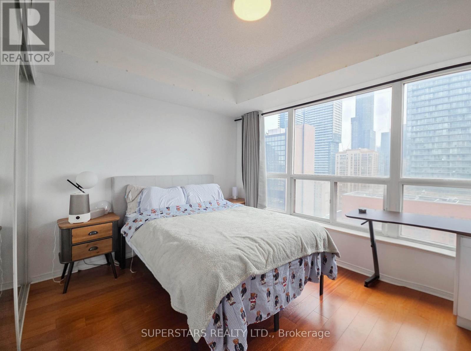 2105 - 909 Bay Street, Toronto, Ontario  M5S 3G2 - Photo 5 - C13007560