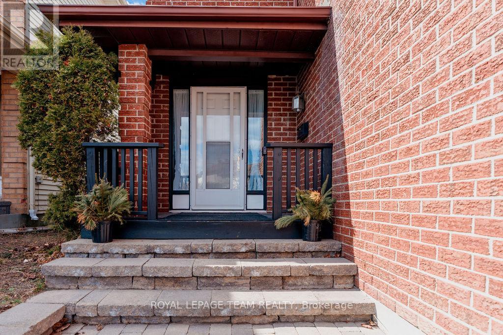 16 Pickwick Drive, Ottawa, Ontario  K2J 3G1 - Photo 3 - X13007646