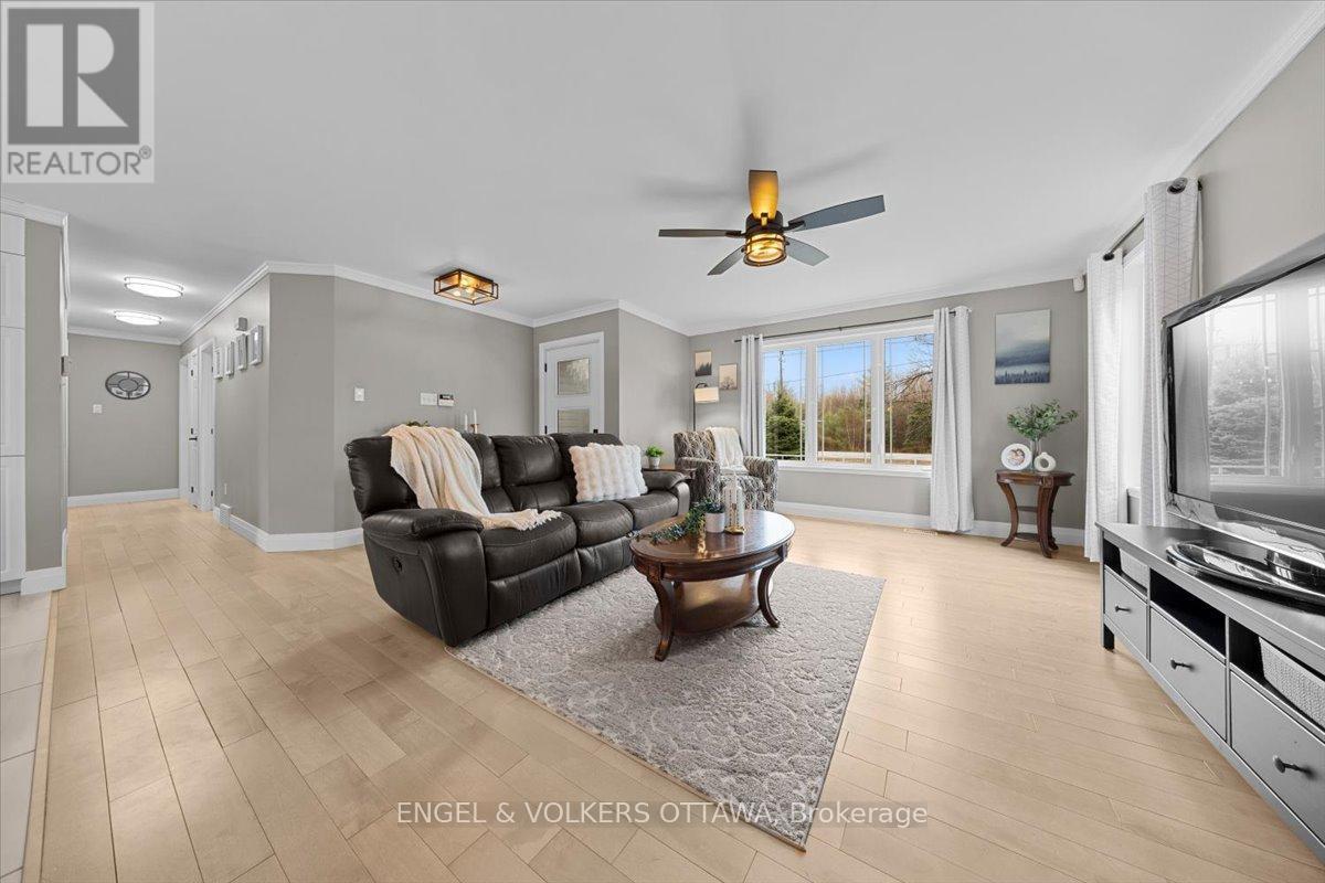 924 County 9 Road, Alfred And Plantagenet, Ontario  K0B 1C0 - Photo 7 - X13007682