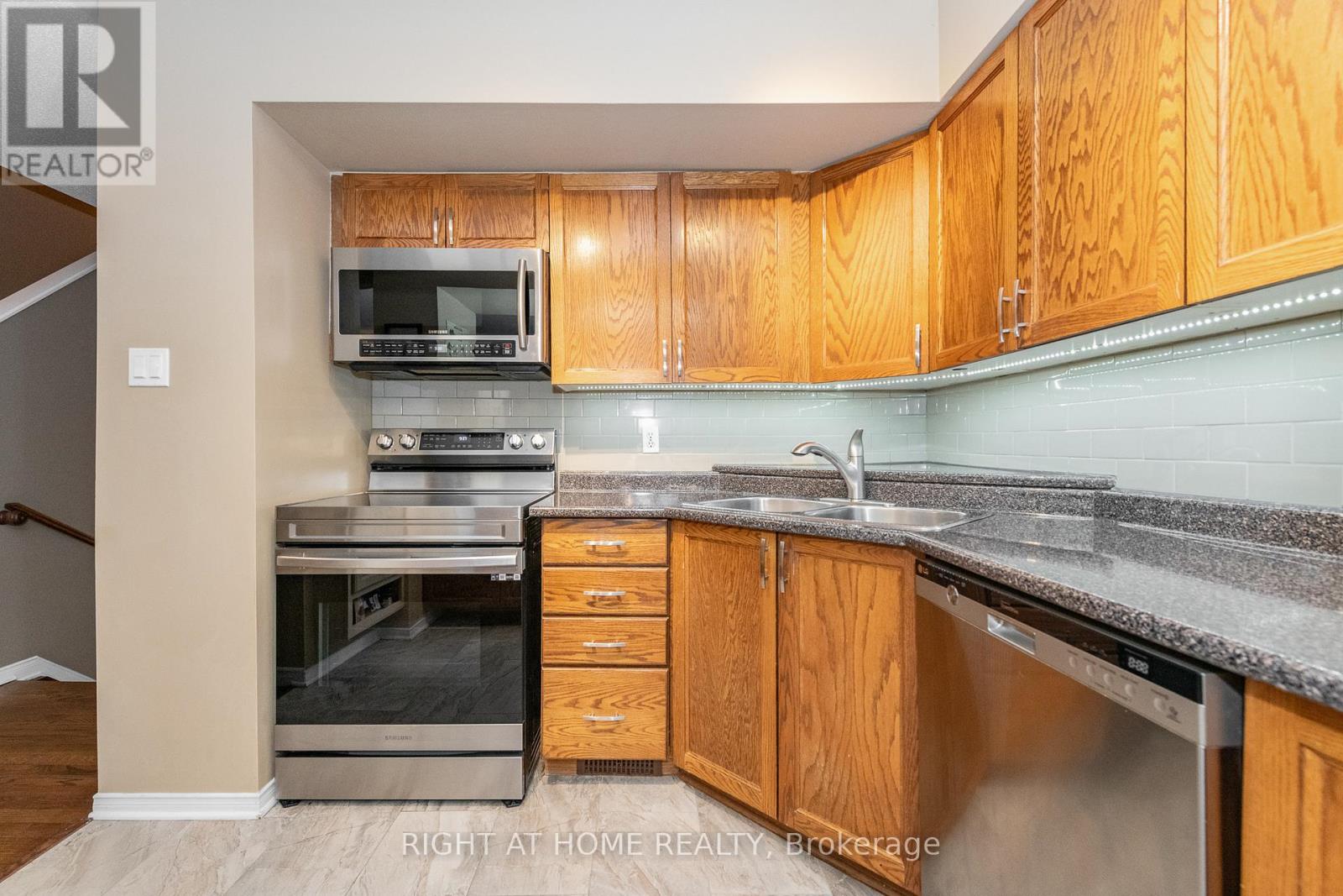 2034 P Avenue, Ottawa, Ontario K1G 6G7 - Photo 10 - X13007700