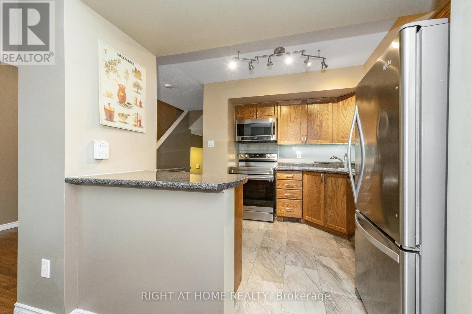 2034 P Avenue, Ottawa, Ontario K1G 6G7 - Photo 12 - X13007700