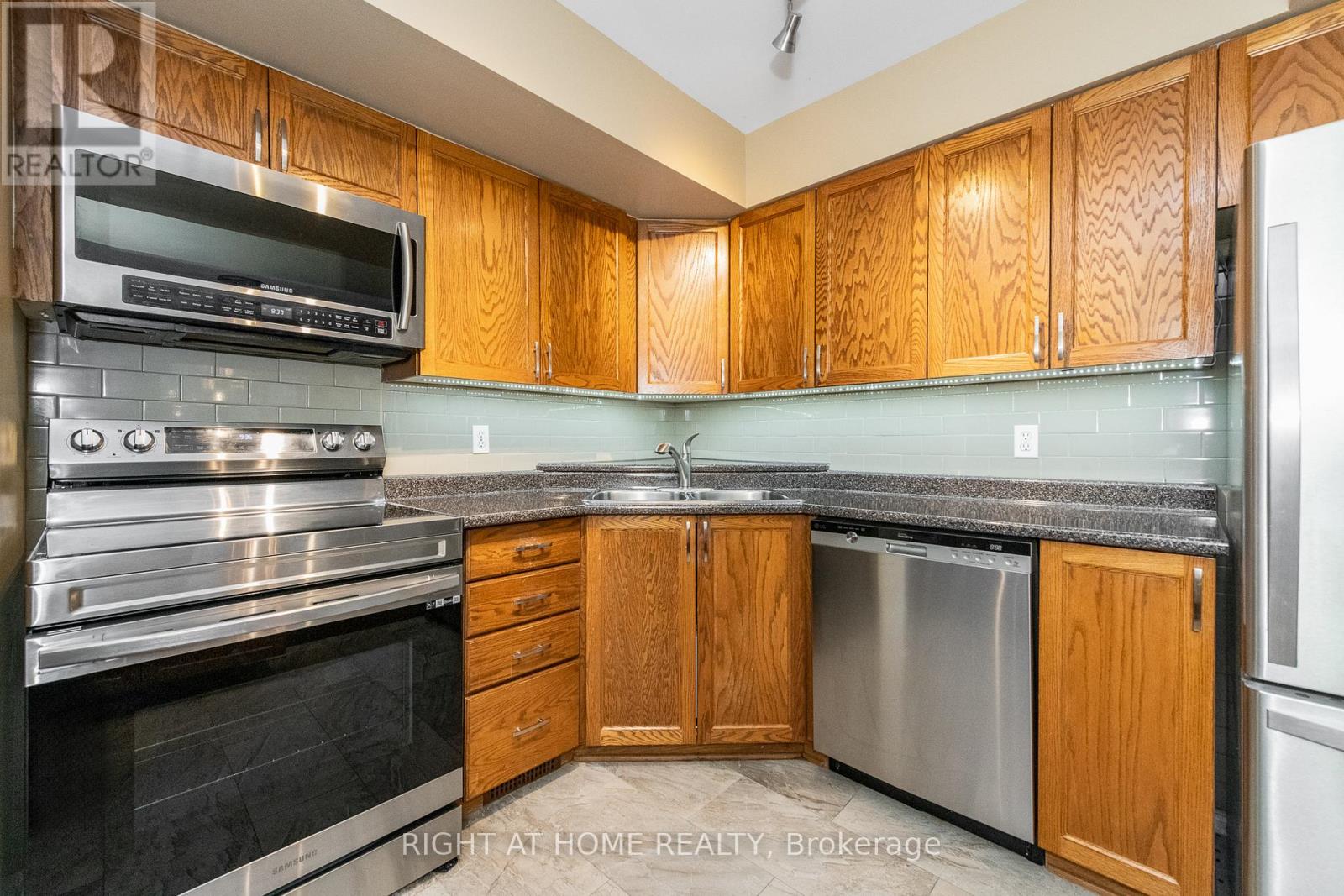 2034 P Avenue, Ottawa, Ontario K1G 6G7 - Photo 8 - X13007700