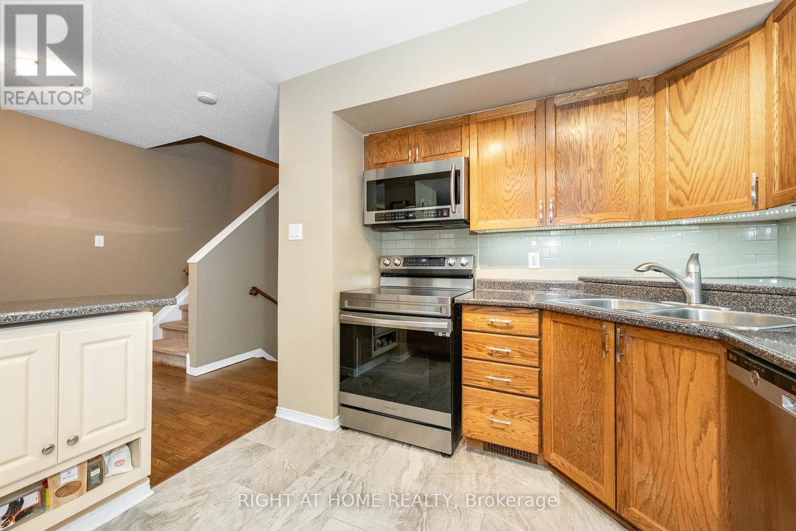 2034 P Avenue, Ottawa, Ontario K1G 6G7 - Photo 9 - X13007700