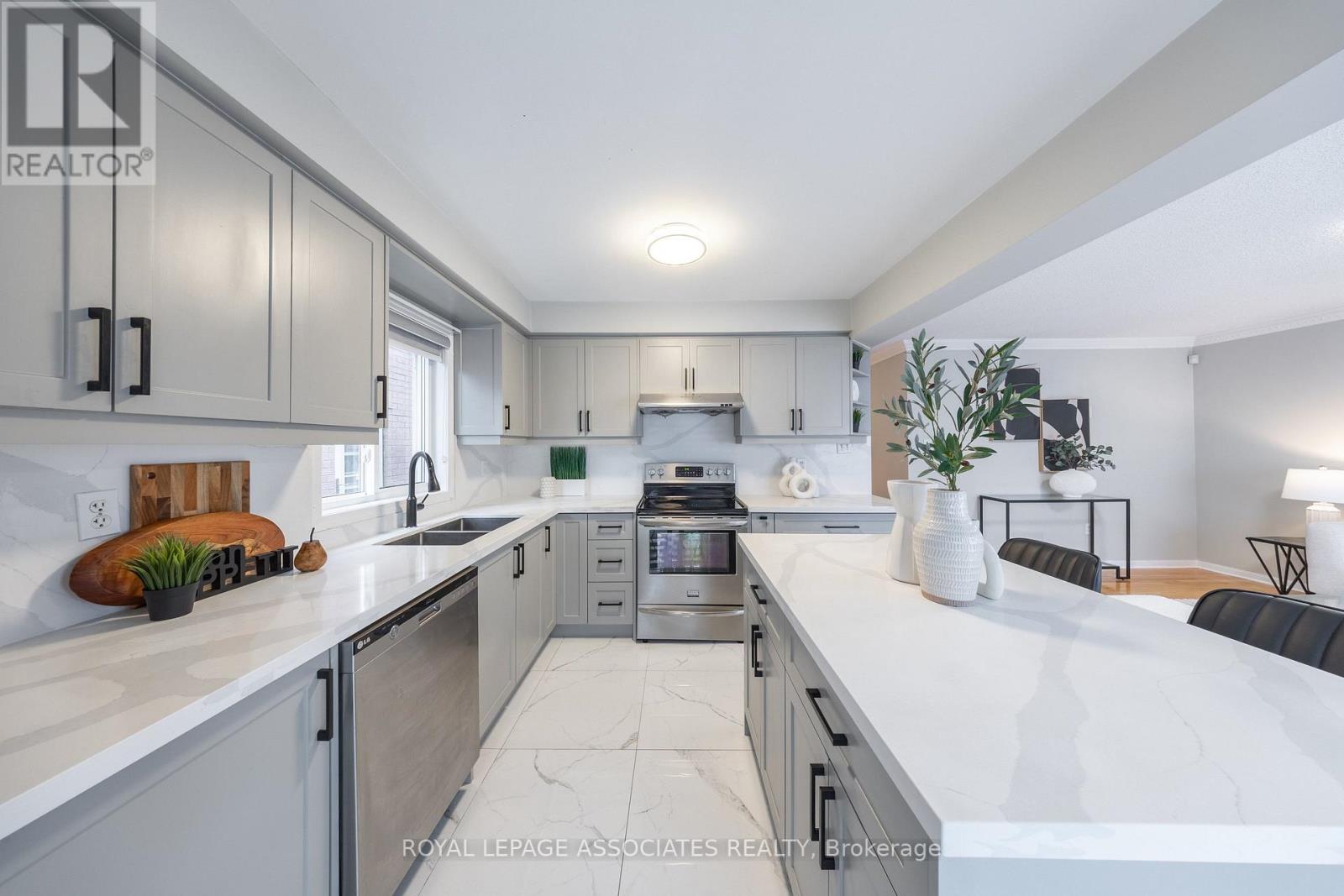 149 Rouge River Drive, Toronto, Ontario  M1B 6G2 - Photo 16 - E13007474