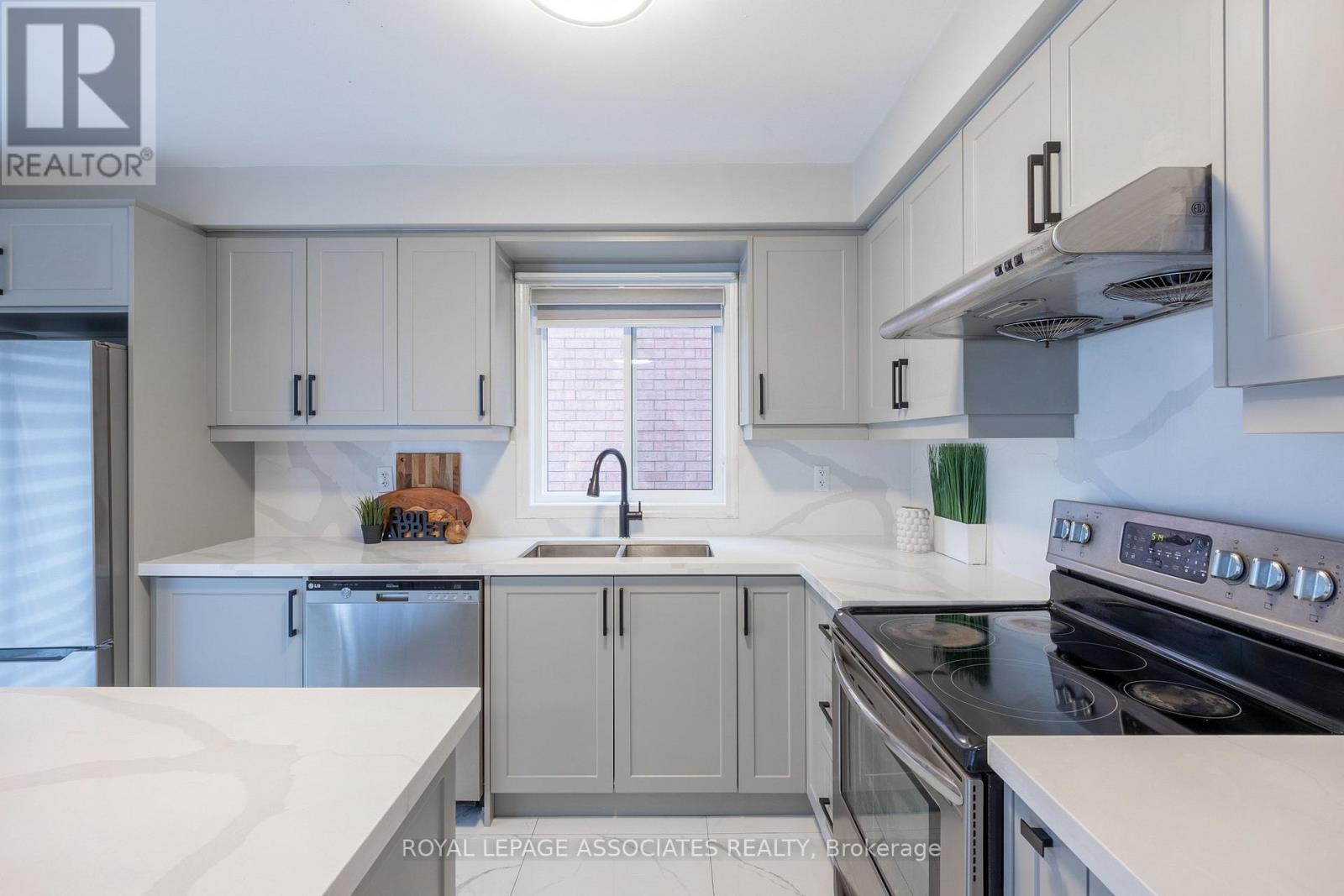 149 Rouge River Drive, Toronto, Ontario  M1B 6G2 - Photo 18 - E13007474