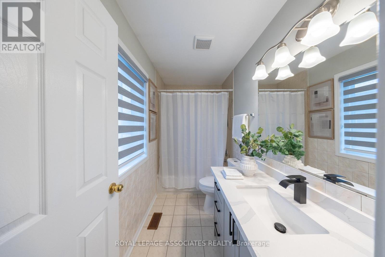 149 Rouge River Drive, Toronto, Ontario  M1B 6G2 - Photo 30 - E13007474