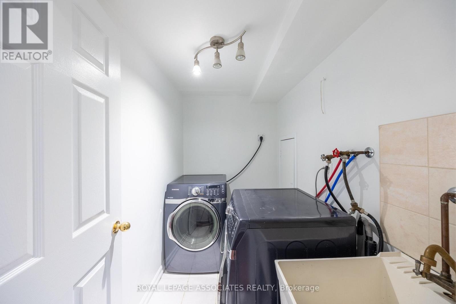 149 Rouge River Drive, Toronto, Ontario  M1B 6G2 - Photo 34 - E13007474