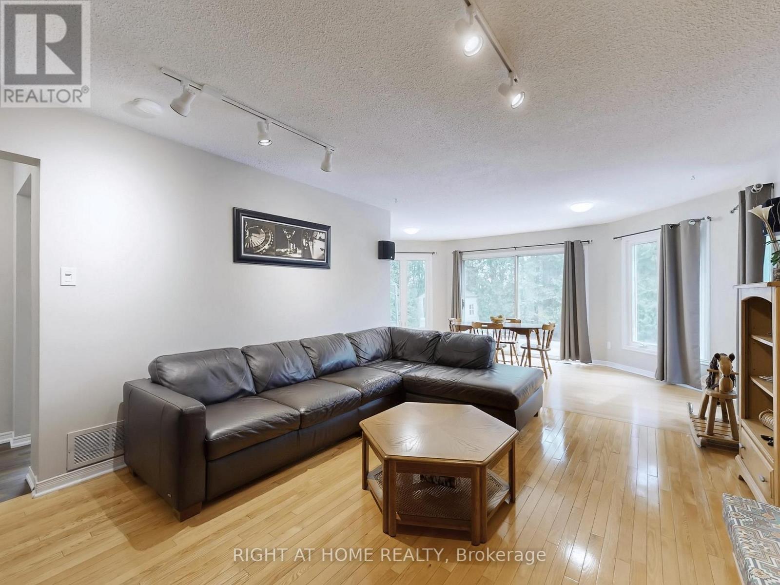 531 Steeple Hill, Pickering, Ontario  L1V 5Z6 - Photo 11 - E13007570