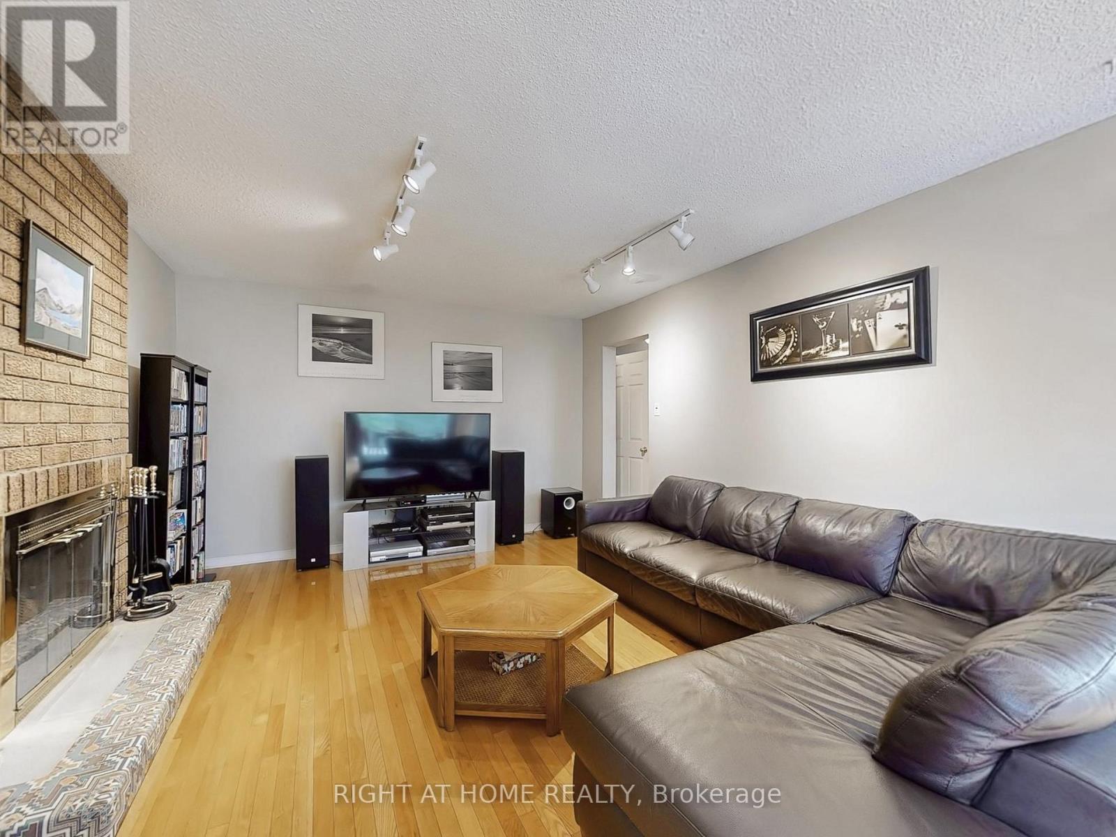 531 Steeple Hill, Pickering, Ontario  L1V 5Z6 - Photo 12 - E13007570