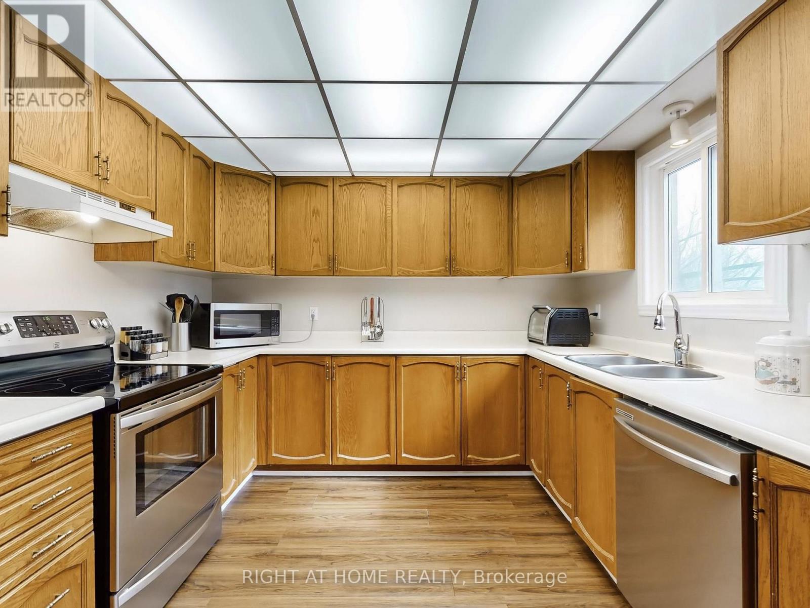 531 Steeple Hill, Pickering, Ontario  L1V 5Z6 - Photo 9 - E13007570