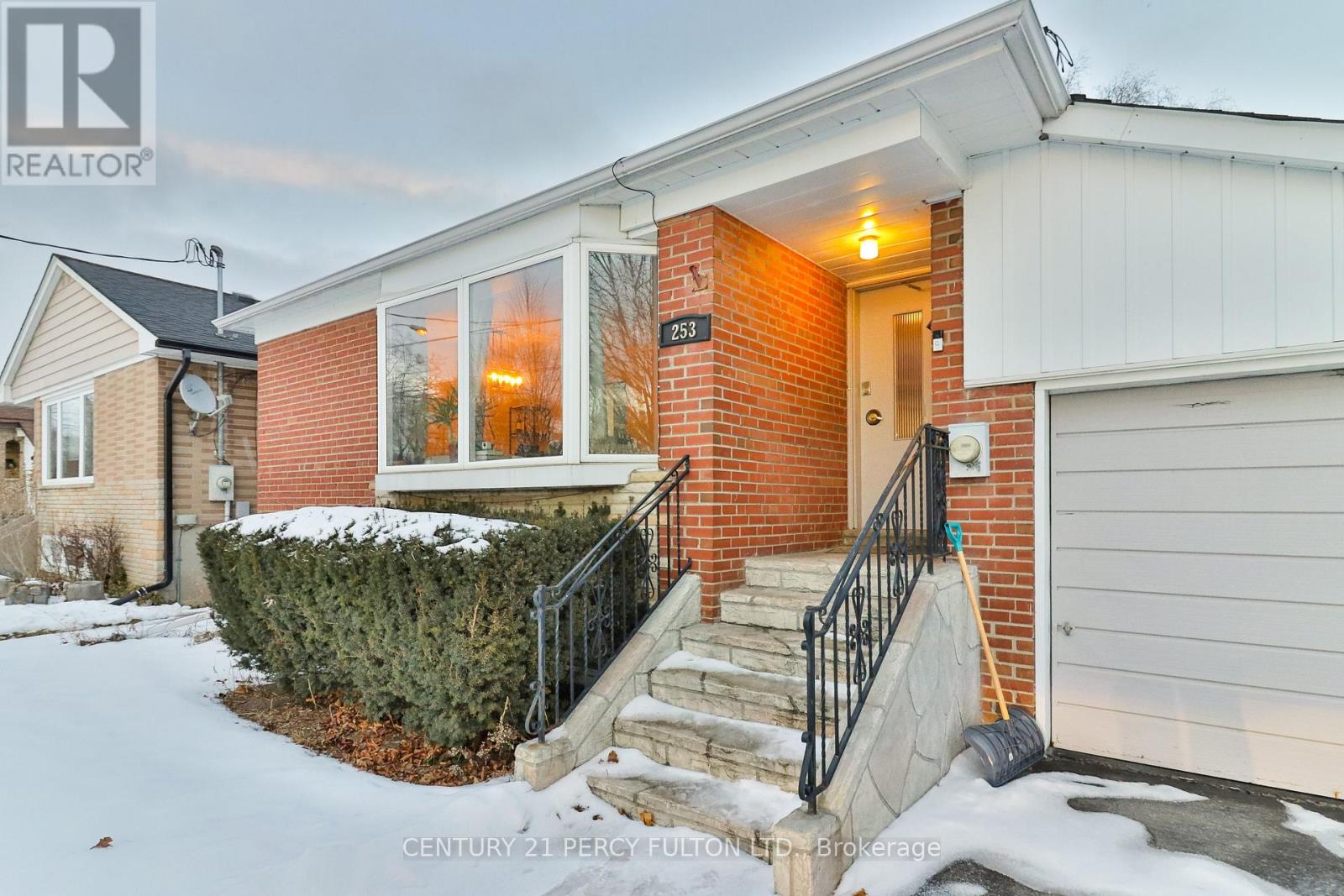 253 CHINE DRIVE, Toronto, Ontario