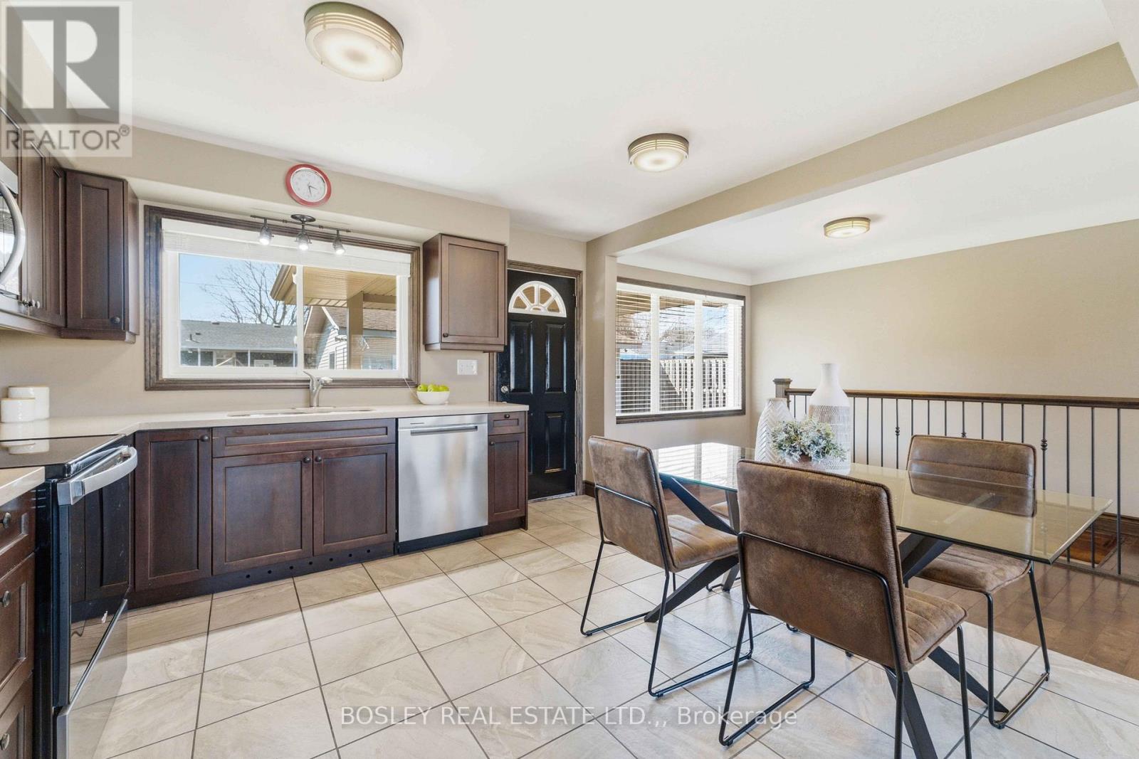 5009 Amelia Crescent, Niagara Falls, Ontario  L2E 5C4 - Photo 10 - X13007598