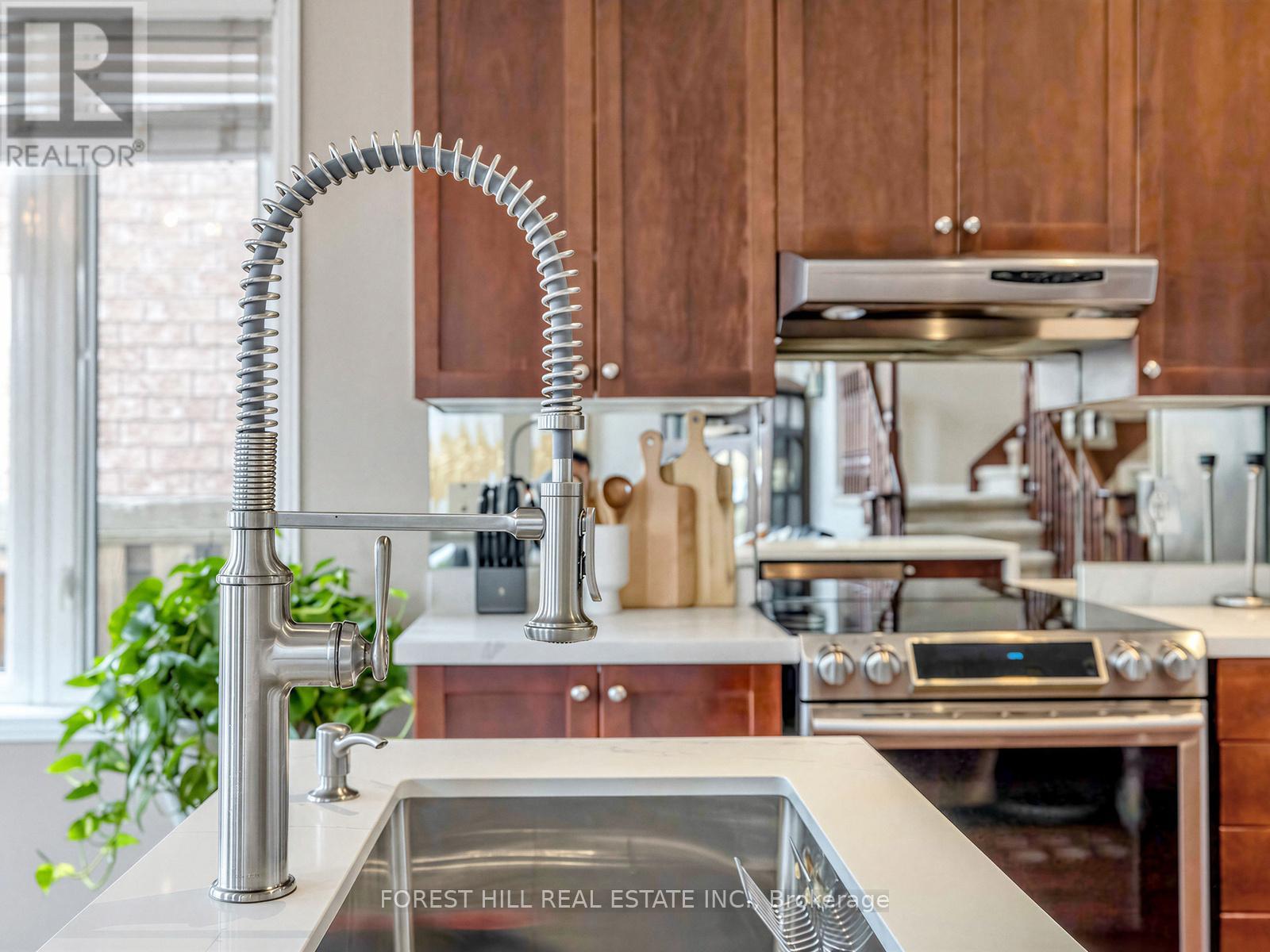 65 Victoria Wood Avenue, Markham, Ontario  L6E 1K2 - Photo 19 - N13007470