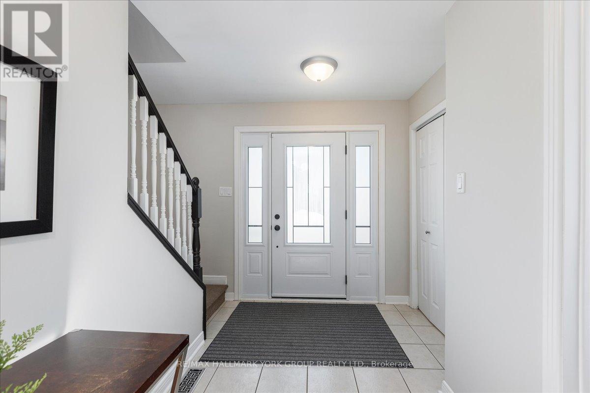 19 Silverstone Crescent, Georgina, Ontario  L4P 4A5 - Photo 6 - N13007476