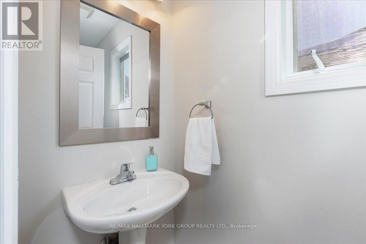 19 Silverstone Crescent, Georgina, Ontario  L4P 4A5 - Photo 8 - N13007476