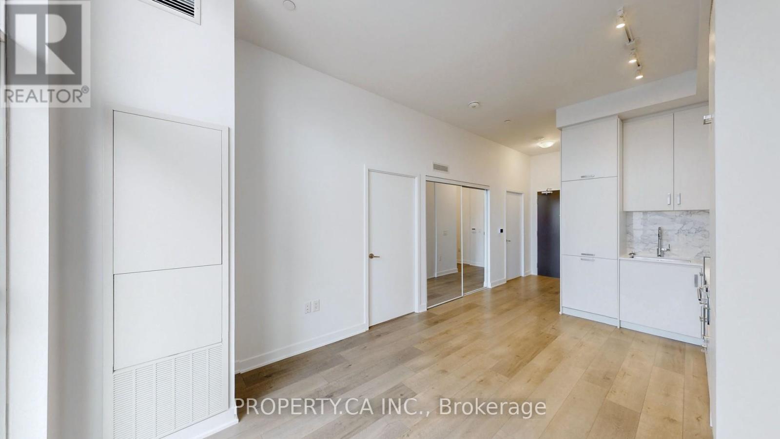 211 - 60 Honeycrisp Crescent, Vaughan, Ontario  L4K 0N5 - Photo 3 - N13007534