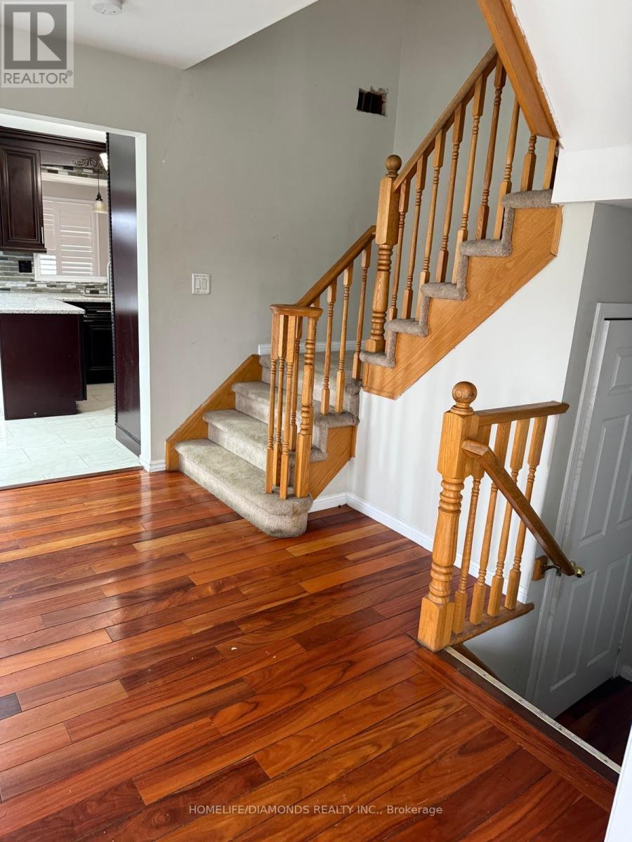 123 Oatfield Road, Brampton (Sandringham-Wellington), Ontario  L6R 1Y6 - Photo 2 - W13003860