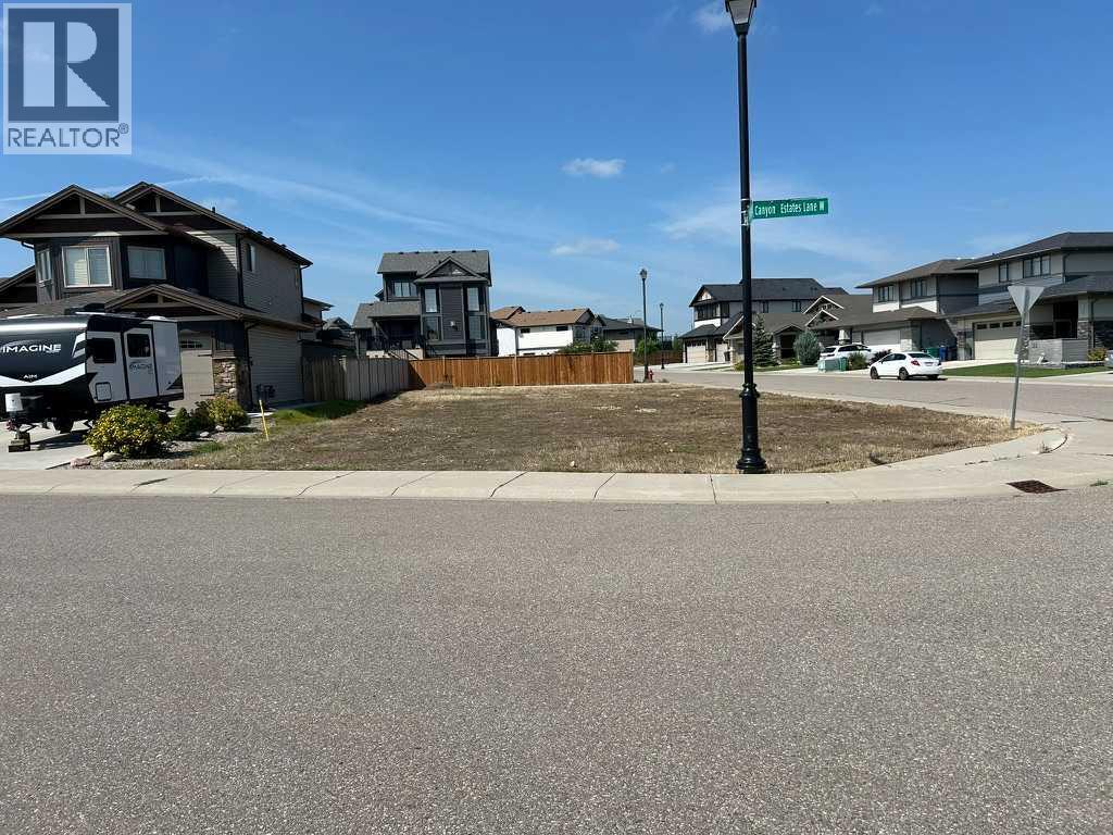 14 Canyon Estates Lane W, Lethbridge, Alberta  T1K 5W7 - Photo 4 - A2272385