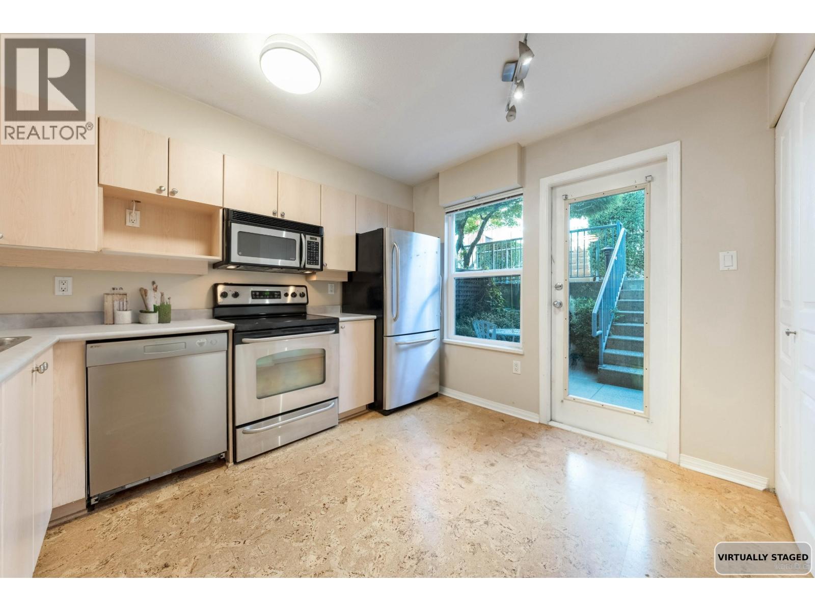 229 E 11th Avenue, Vancouver, British Columbia  V5T 2C4 - Photo 2 - R3078164