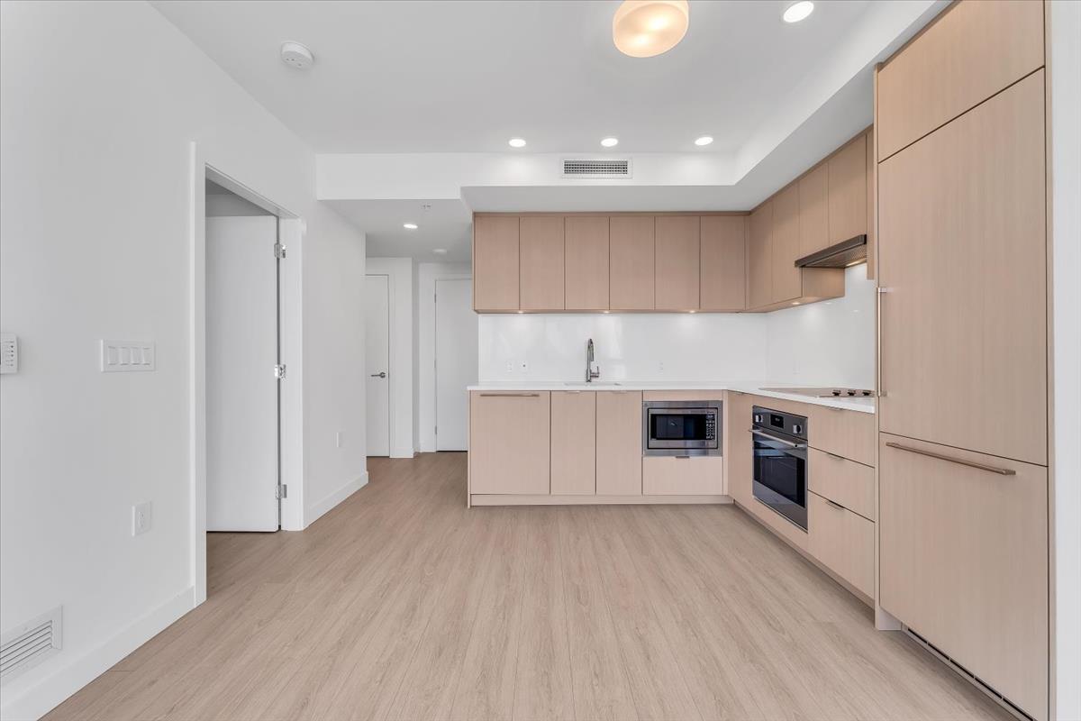 1212 13675 107a Avenue, Surrey, British Columbia  V3T 0X3 - Photo 2 - R3112202