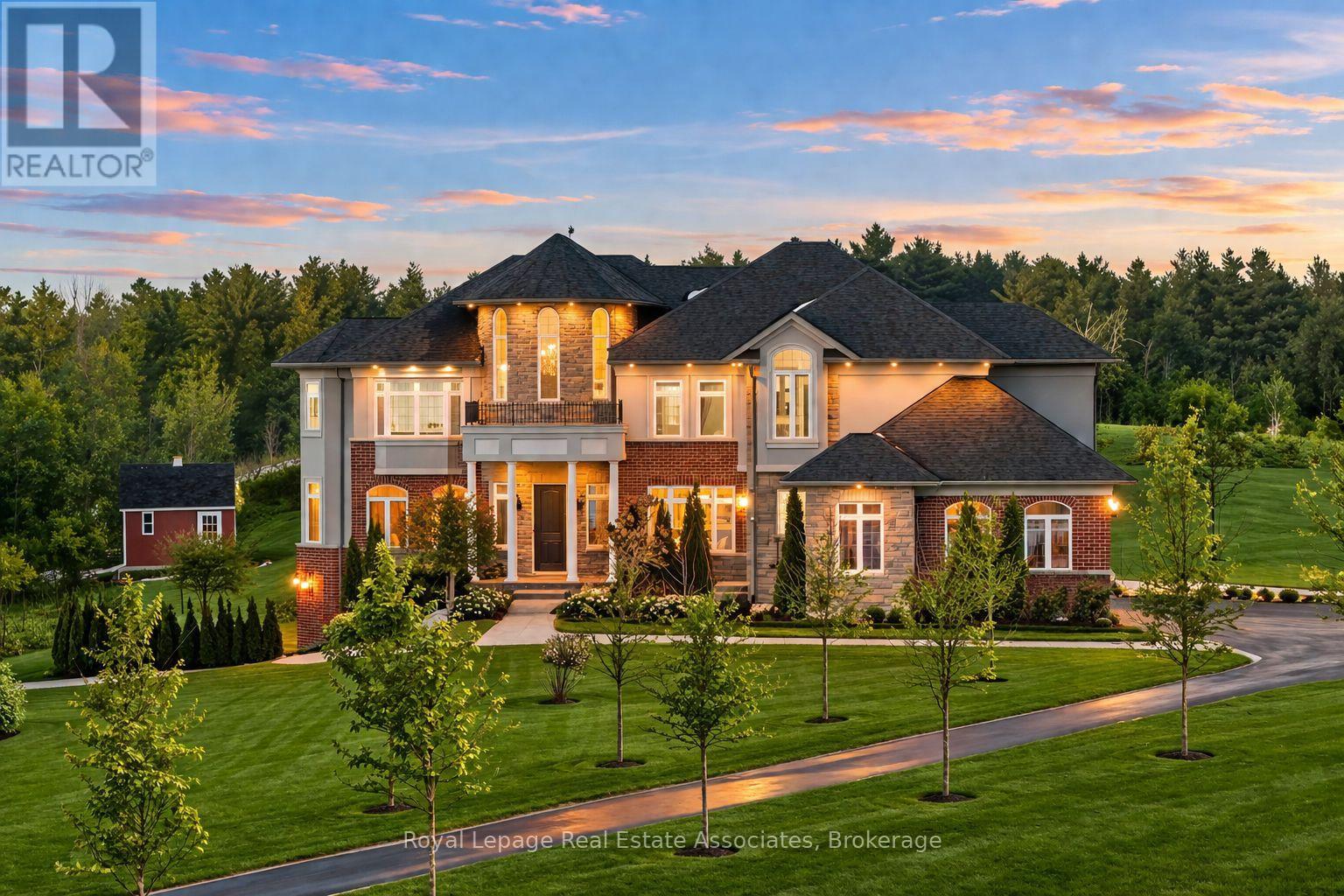 100 CHESSWOOD TRAIL, Hamilton, Ontario