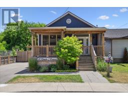 4 REMBE AVENUE, Hamilton, Ontario