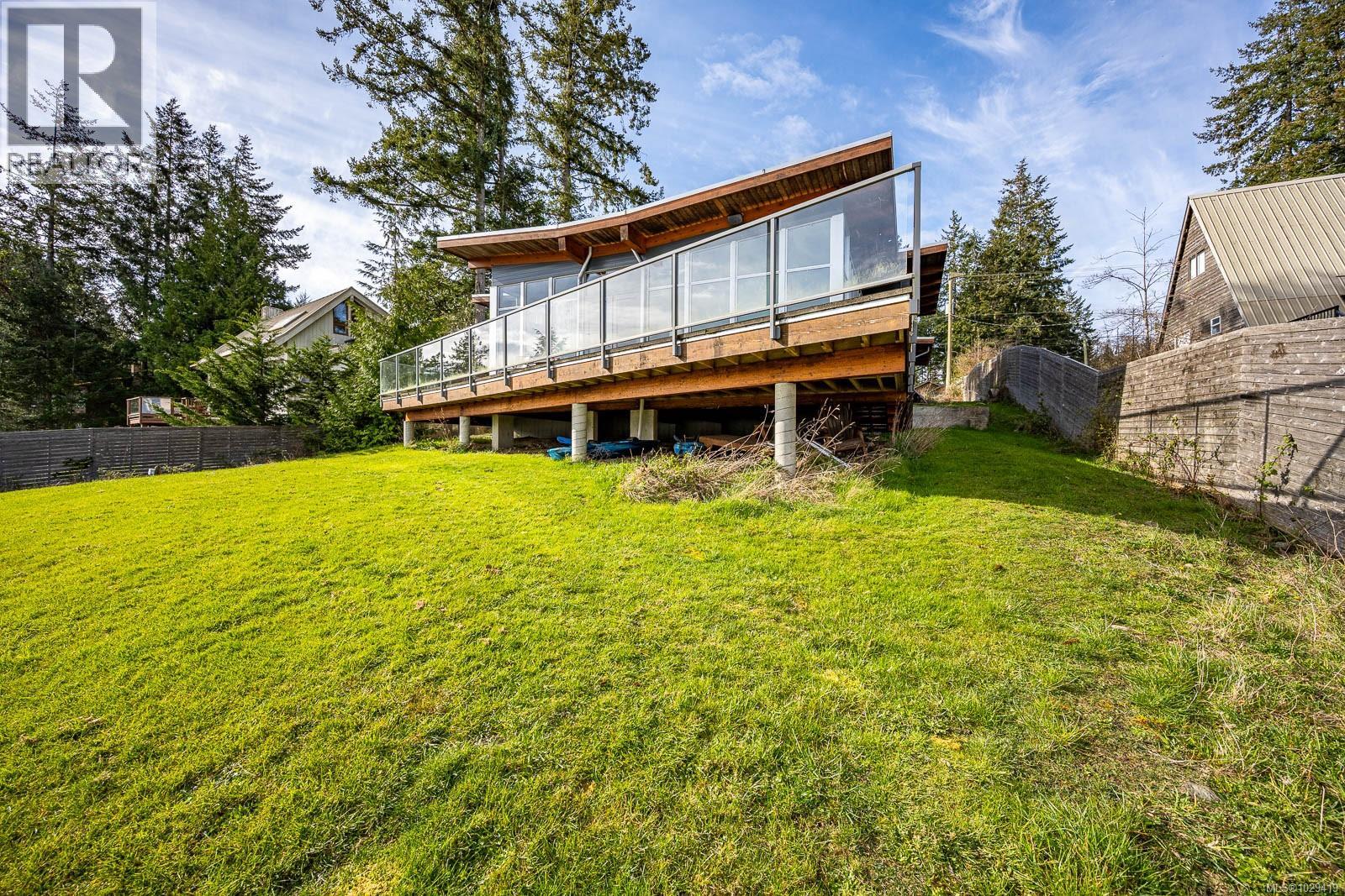 3870 East Rd, Denman Island, British Columbia  V0R 1T0 - Photo 3 - 1029419