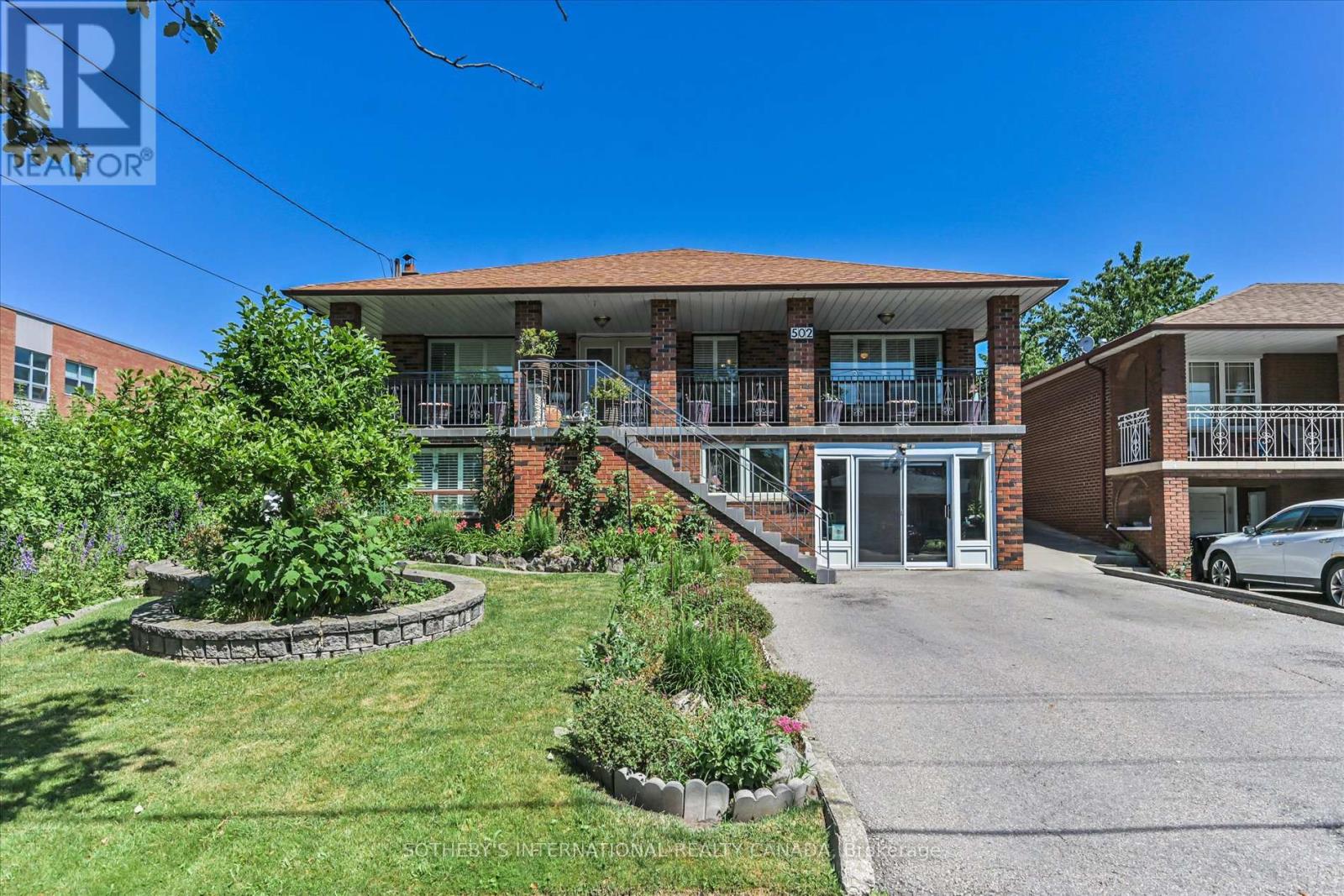 502 QUEENS DRIVE, Toronto, Ontario