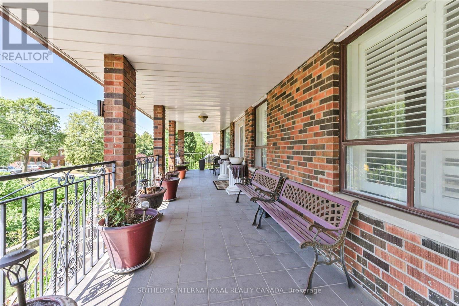 502 Queens Drive, Toronto, Ontario  M6L 1M8 - Photo 2 - W13007492