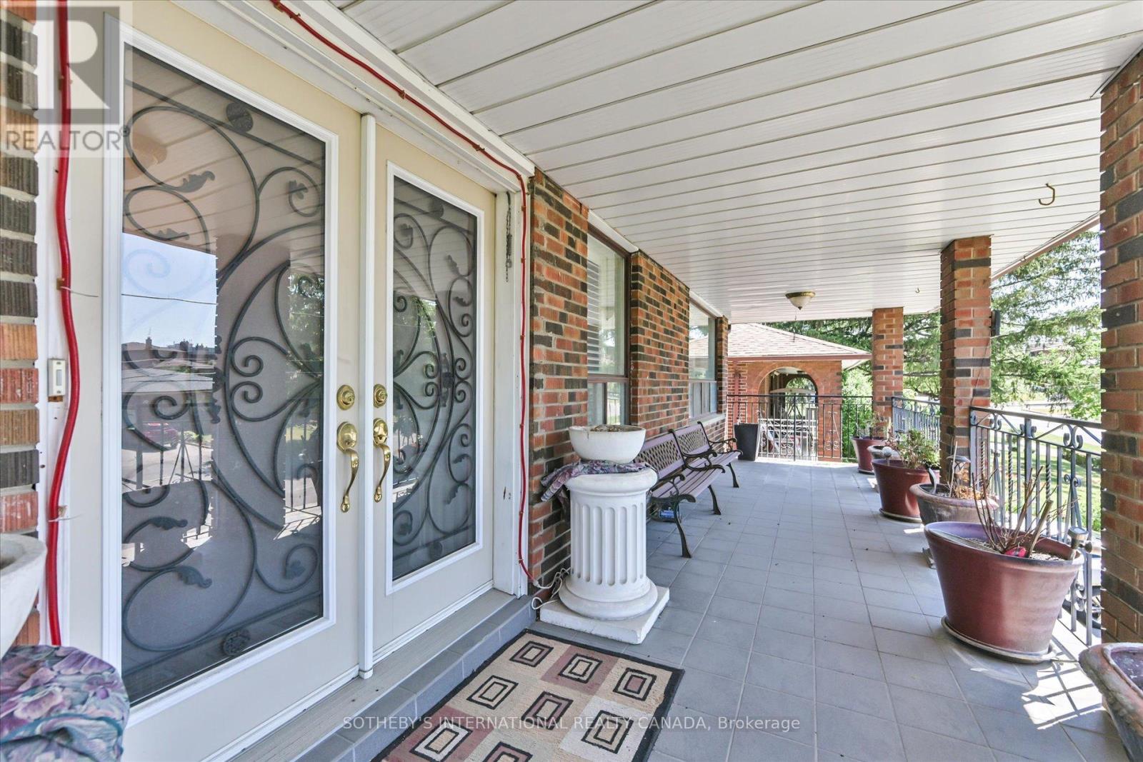 502 Queens Drive, Toronto, Ontario  M6L 1M8 - Photo 3 - W13007492