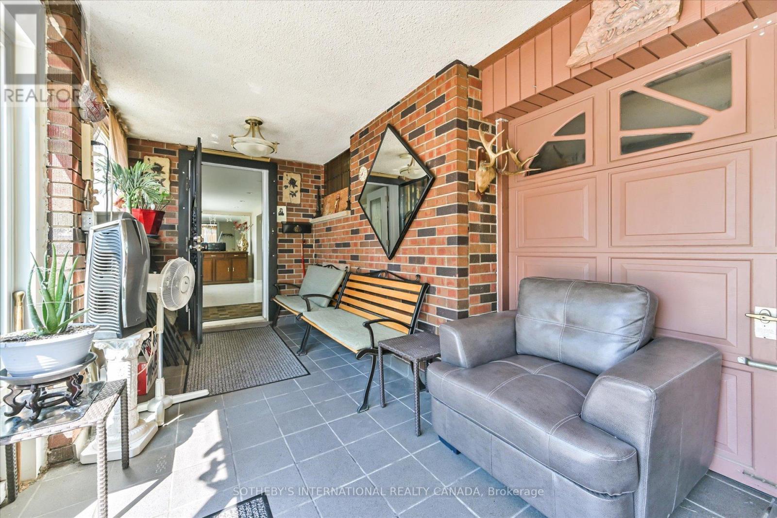 502 Queens Drive, Toronto, Ontario  M6L 1M8 - Photo 4 - W13007492