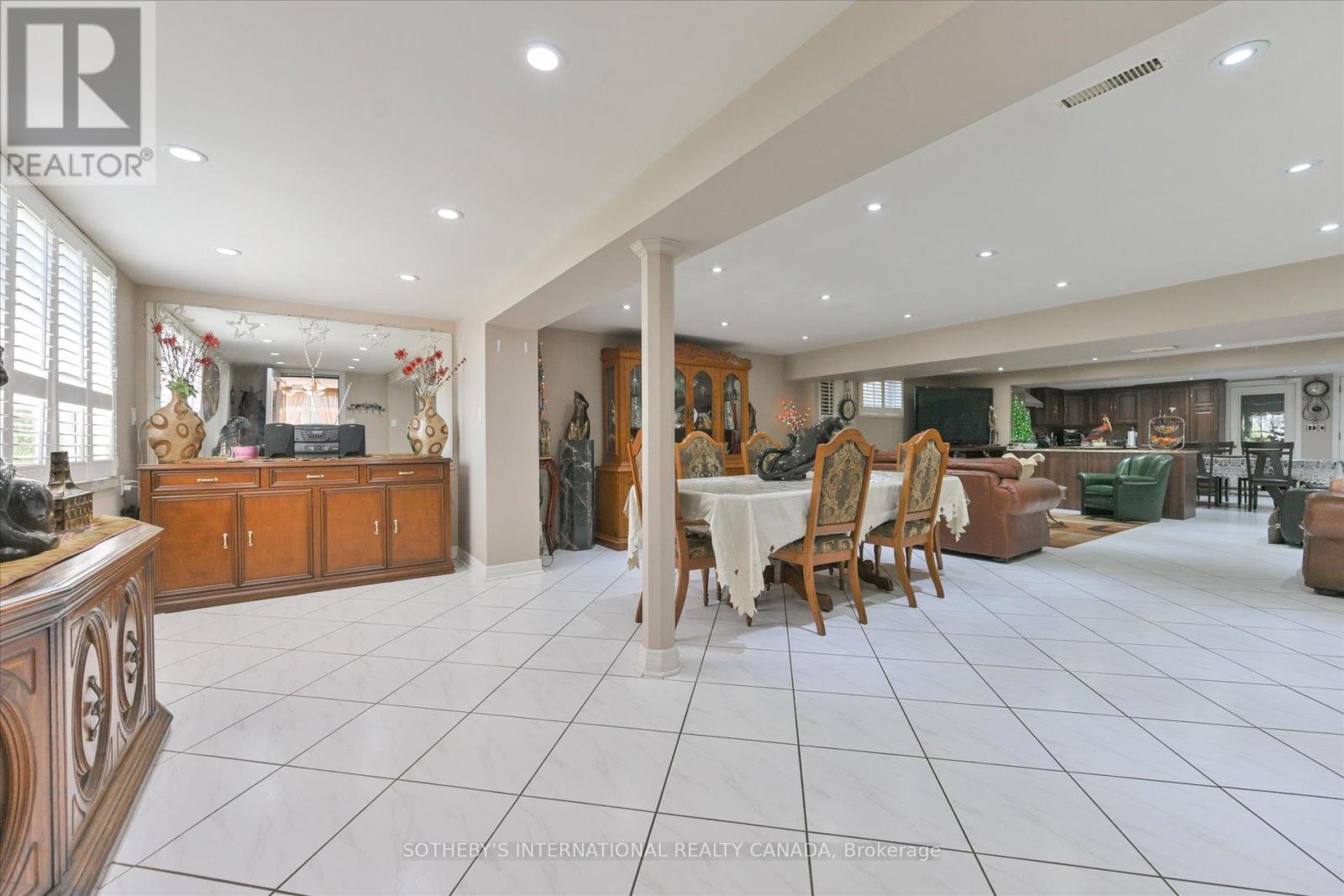 502 Queens Drive, Toronto, Ontario  M6L 1M8 - Photo 5 - W13007492