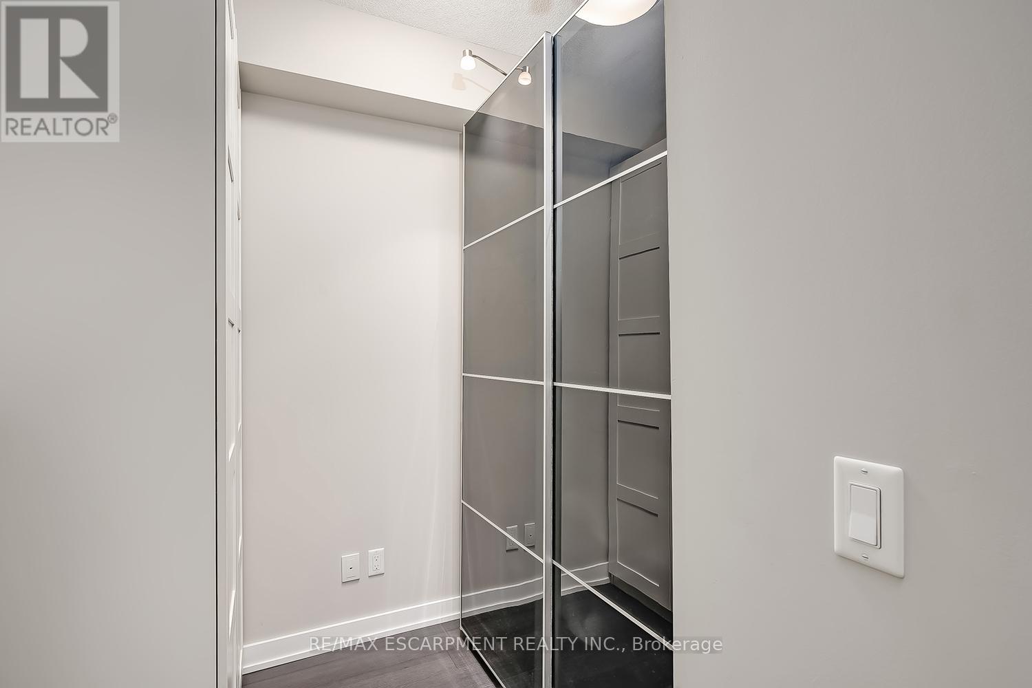 604 - 5240 Dundas Street, Burlington, Ontario L7L 0J6 - Photo 4 - W13007610