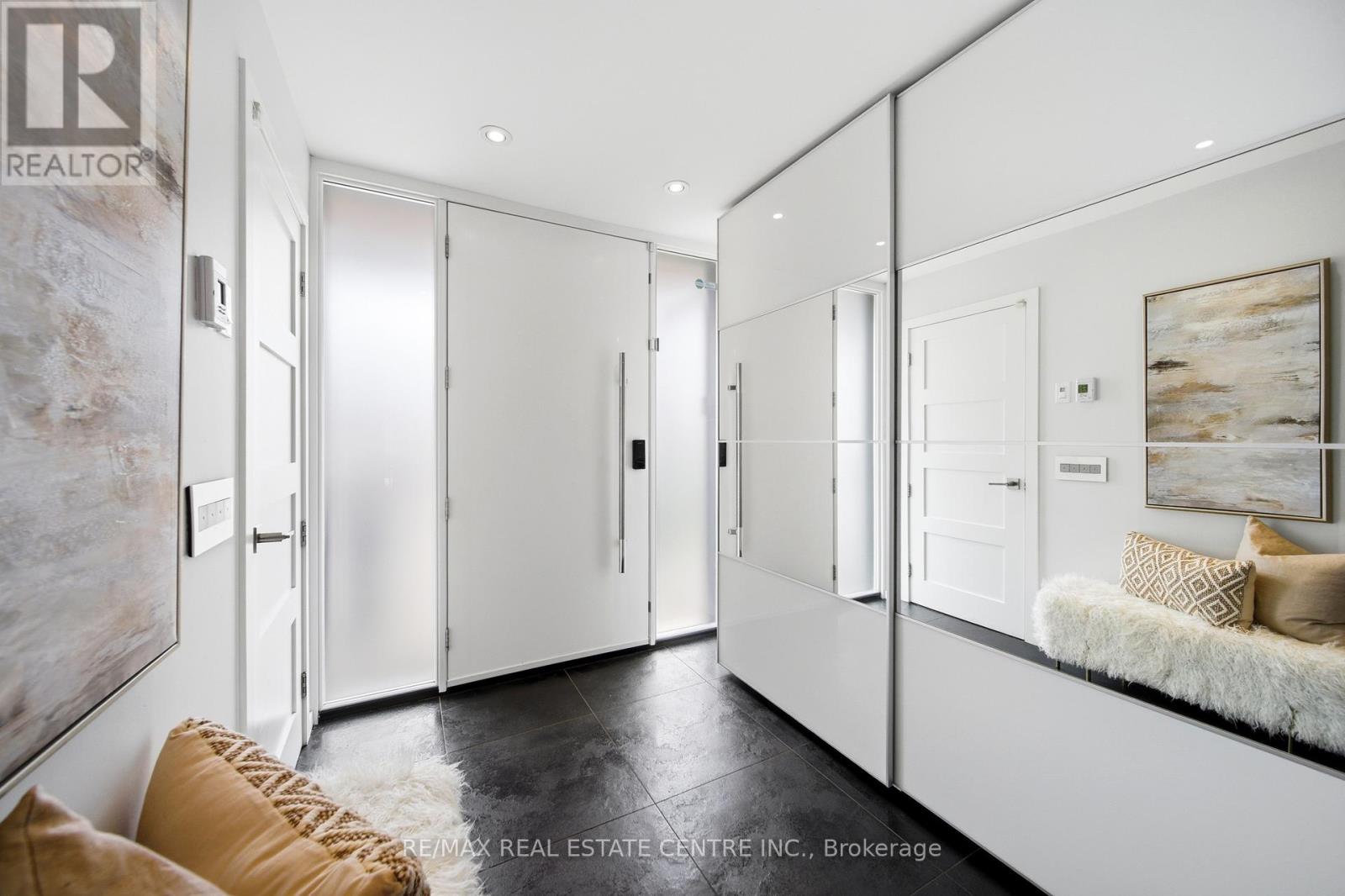 2467 Bonner Road, Mississauga, Ontario  L5J 2E1 - Photo 3 - W13007638