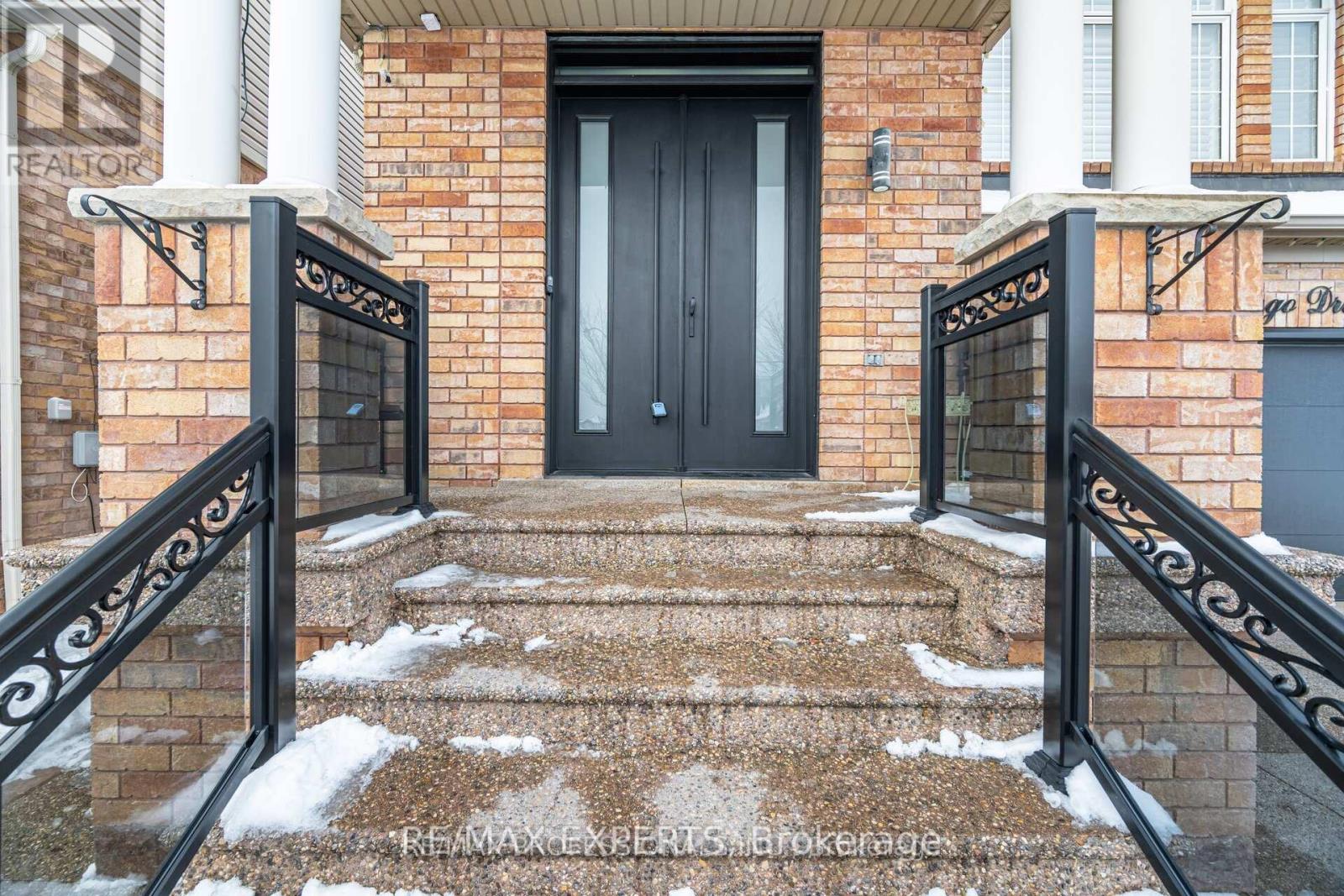 194 Fandango Drive, Brampton, Ontario  L6X 0L3 - Photo 3 - W13007772