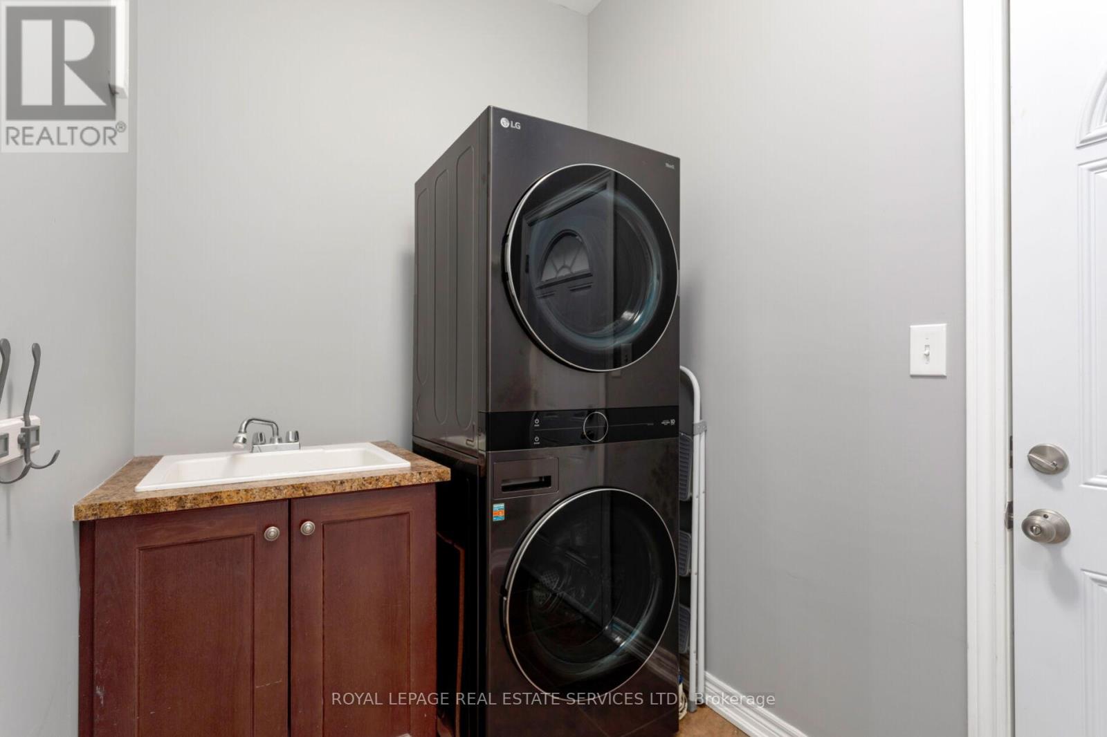 2213 Littondale Lane, Oakville, Ontario  L6M 0A6 - Photo 16 - W13007776