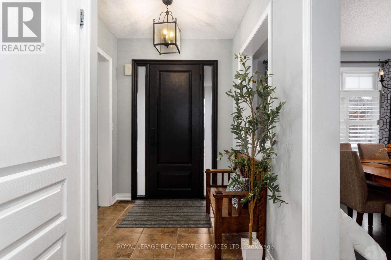 2213 Littondale Lane, Oakville, Ontario  L6M 0A6 - Photo 3 - W13007776