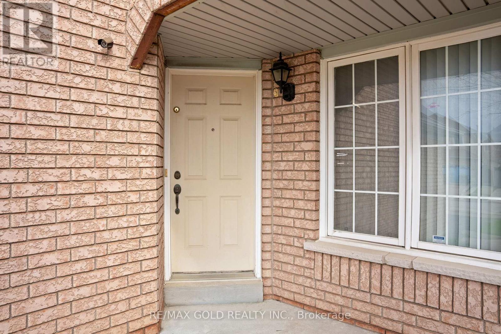 107 Seclusion Crescent, Brampton, Ontario  L6R 1K8 - Photo 3 - W13007822