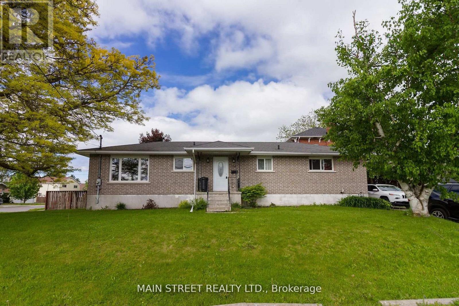 28 PRINCE OF WALES DRIVE, Belleville, Ontario