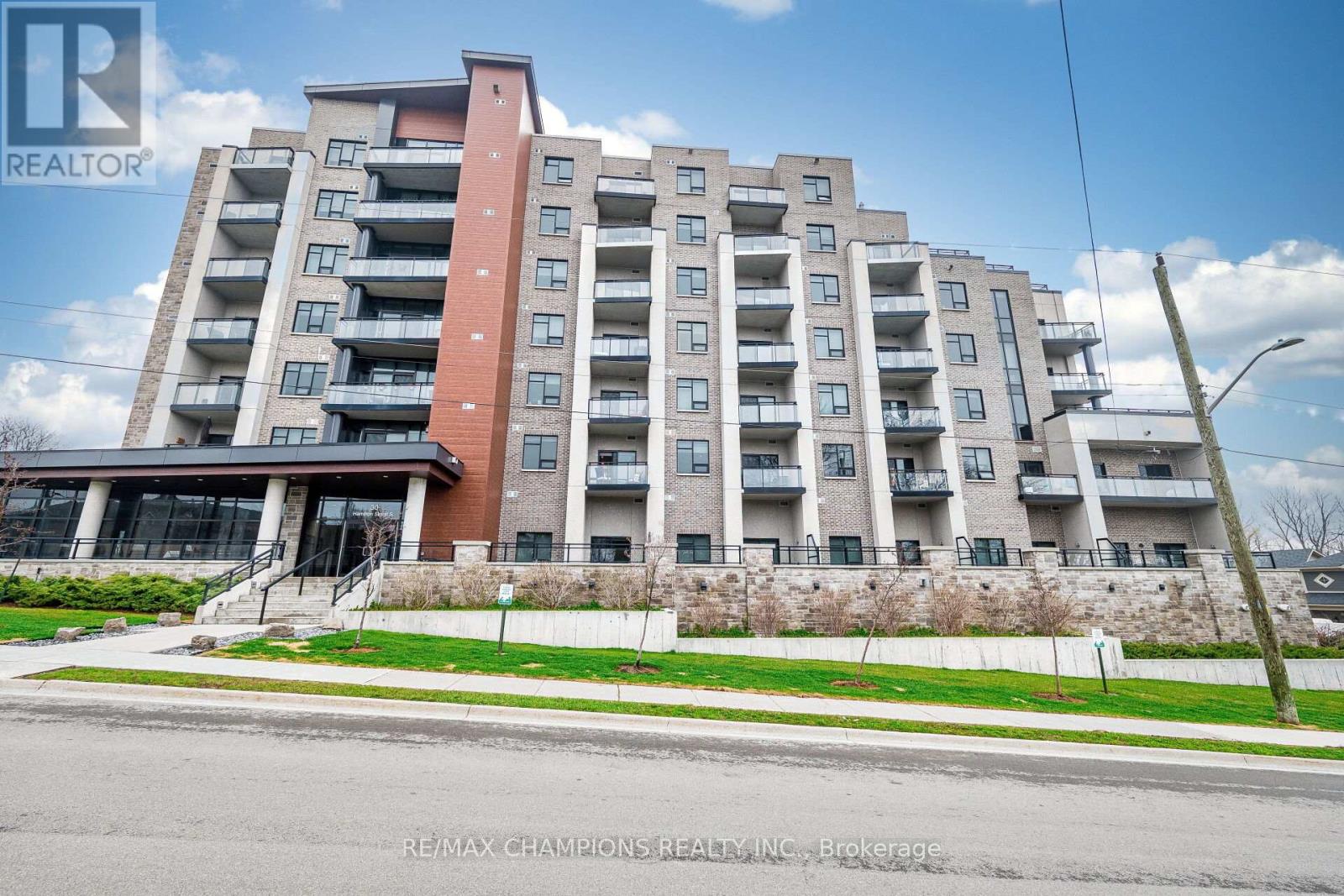 30 Hamilton Street, Hamilton, Ontario  L8B 1V8 - Photo 2 - X13007808