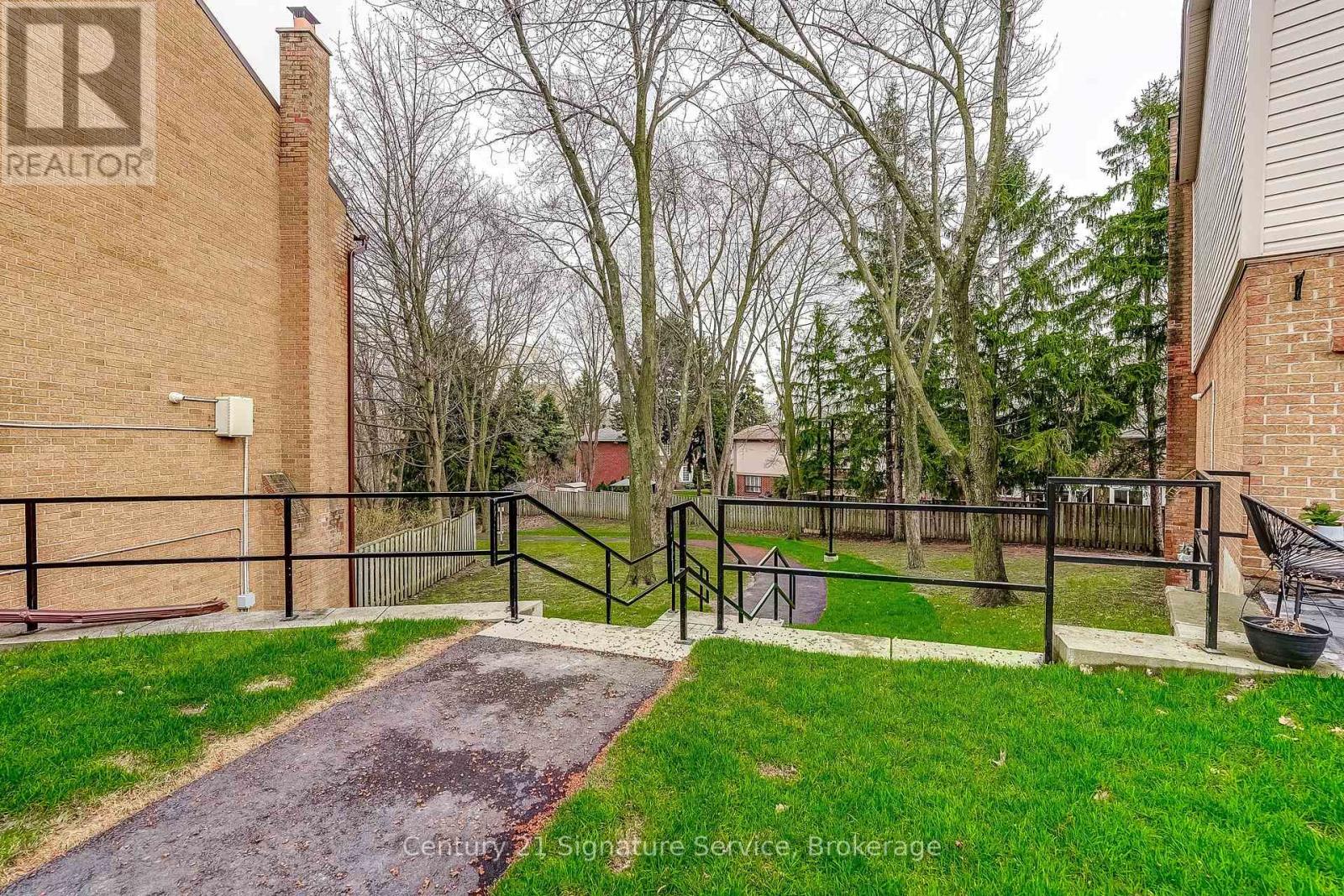 22 - 2120 Rathburn Road E, Mississauga, Ontario  L4W 2S8 - Photo 44 - W13007086